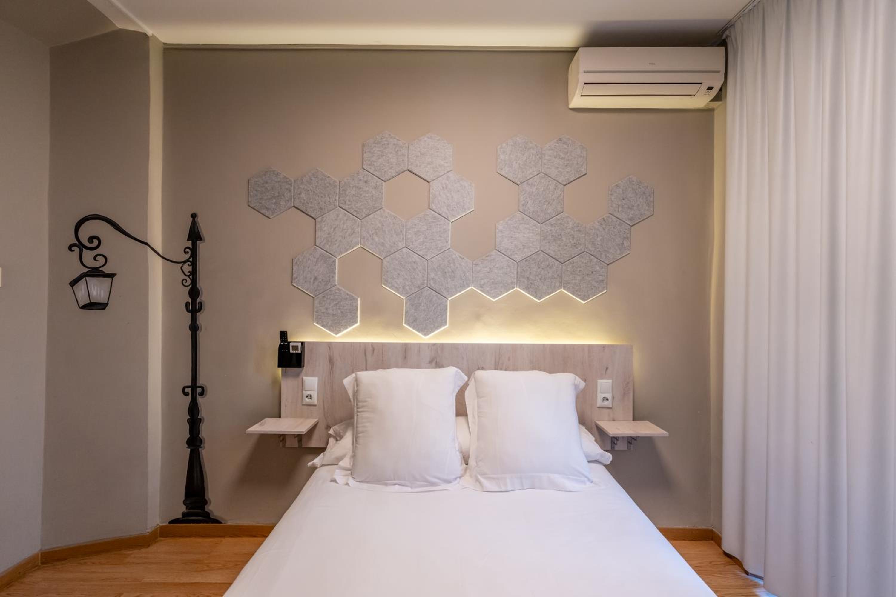 Standard Double or Twin Room - Photo 28