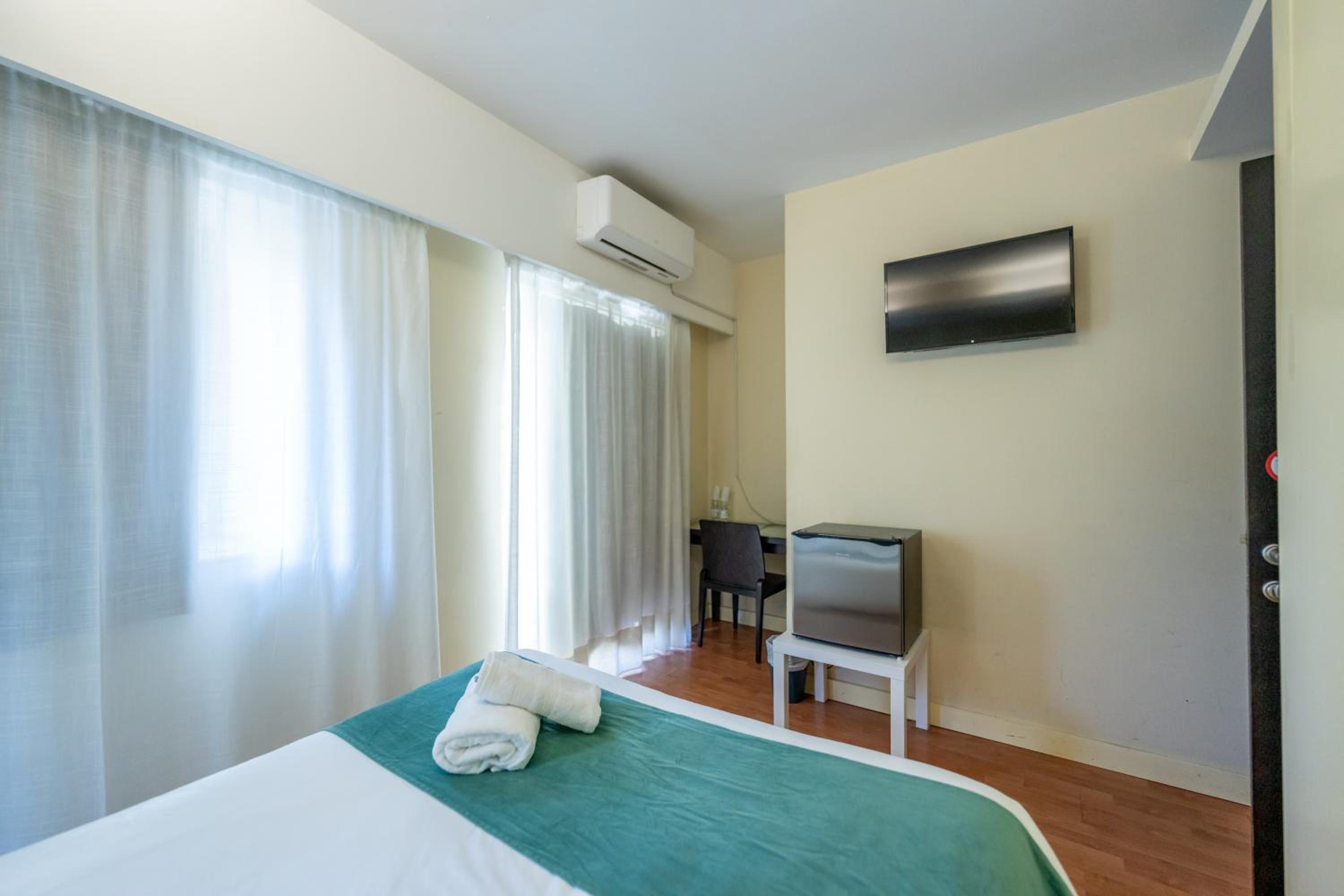 Standard Double or Twin Room - Photo 32