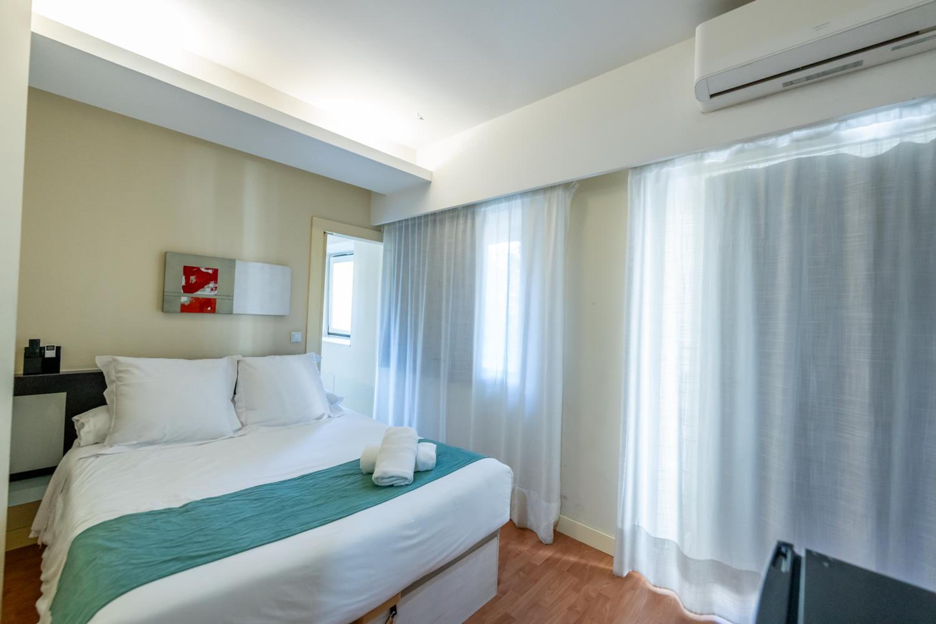 Standard Double or Twin Room - Photo 35