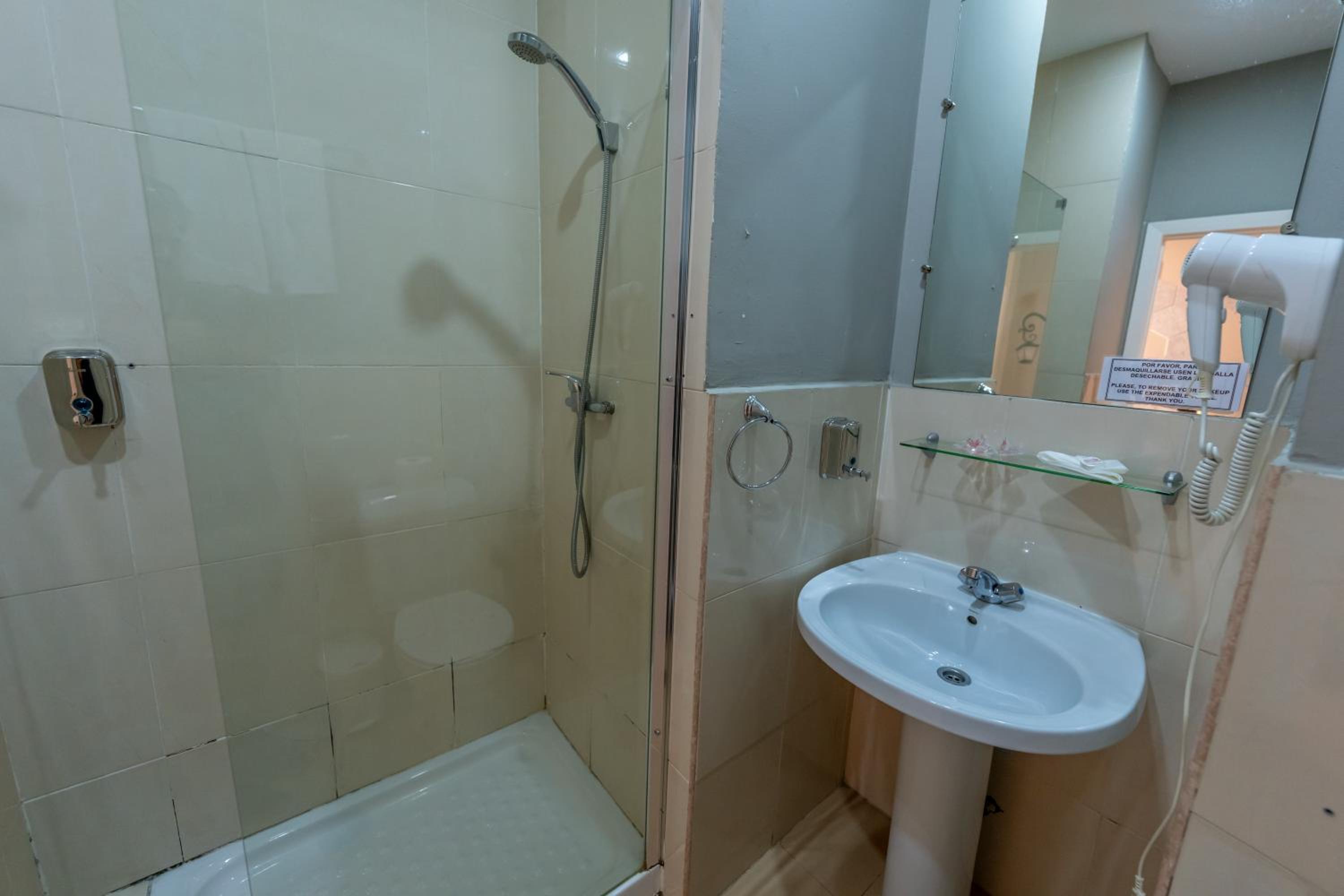 Standard Double or Twin Room - Photo 24