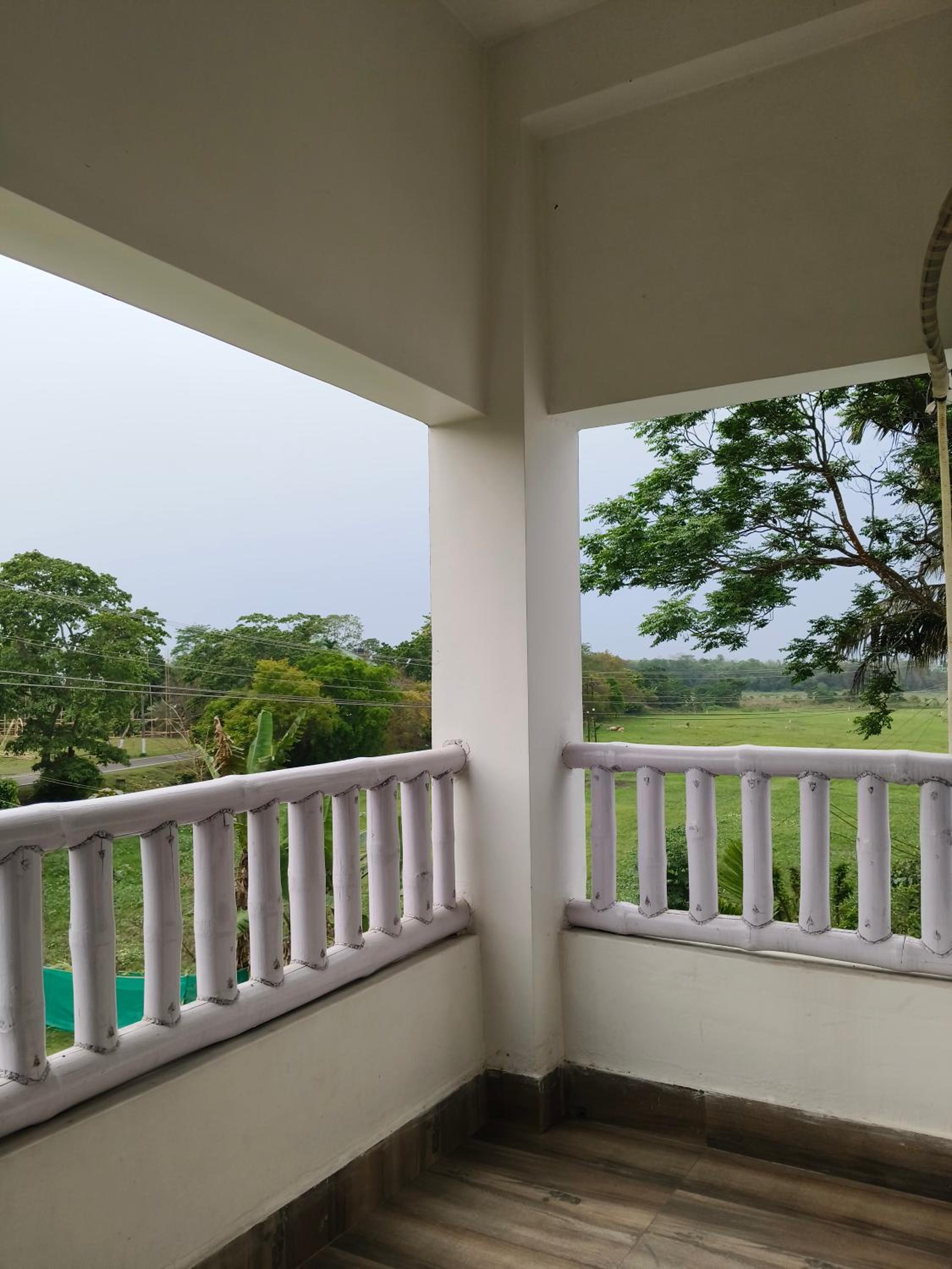 Deluxe Double Room with Balcony - Photo 6