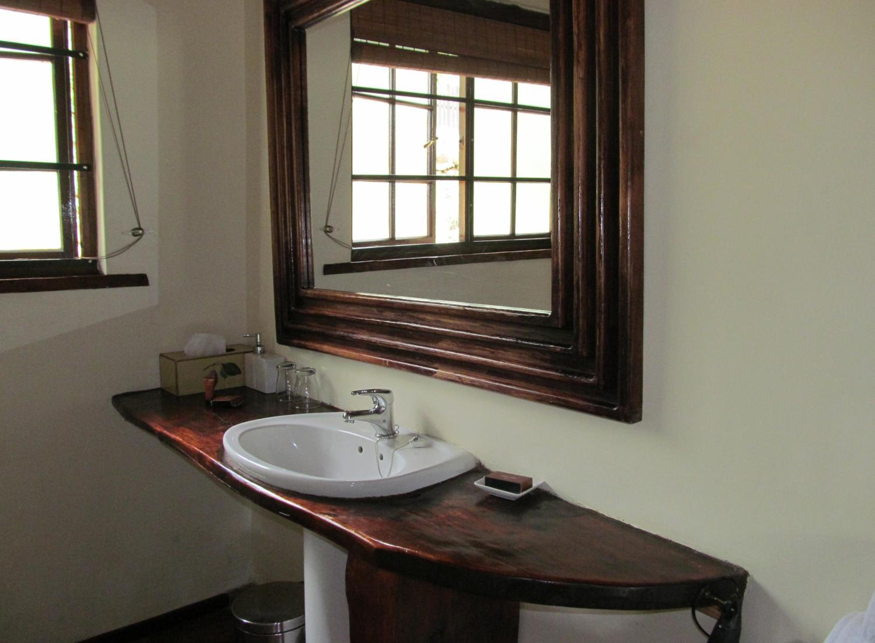 Double Room With Water View - Photo 6