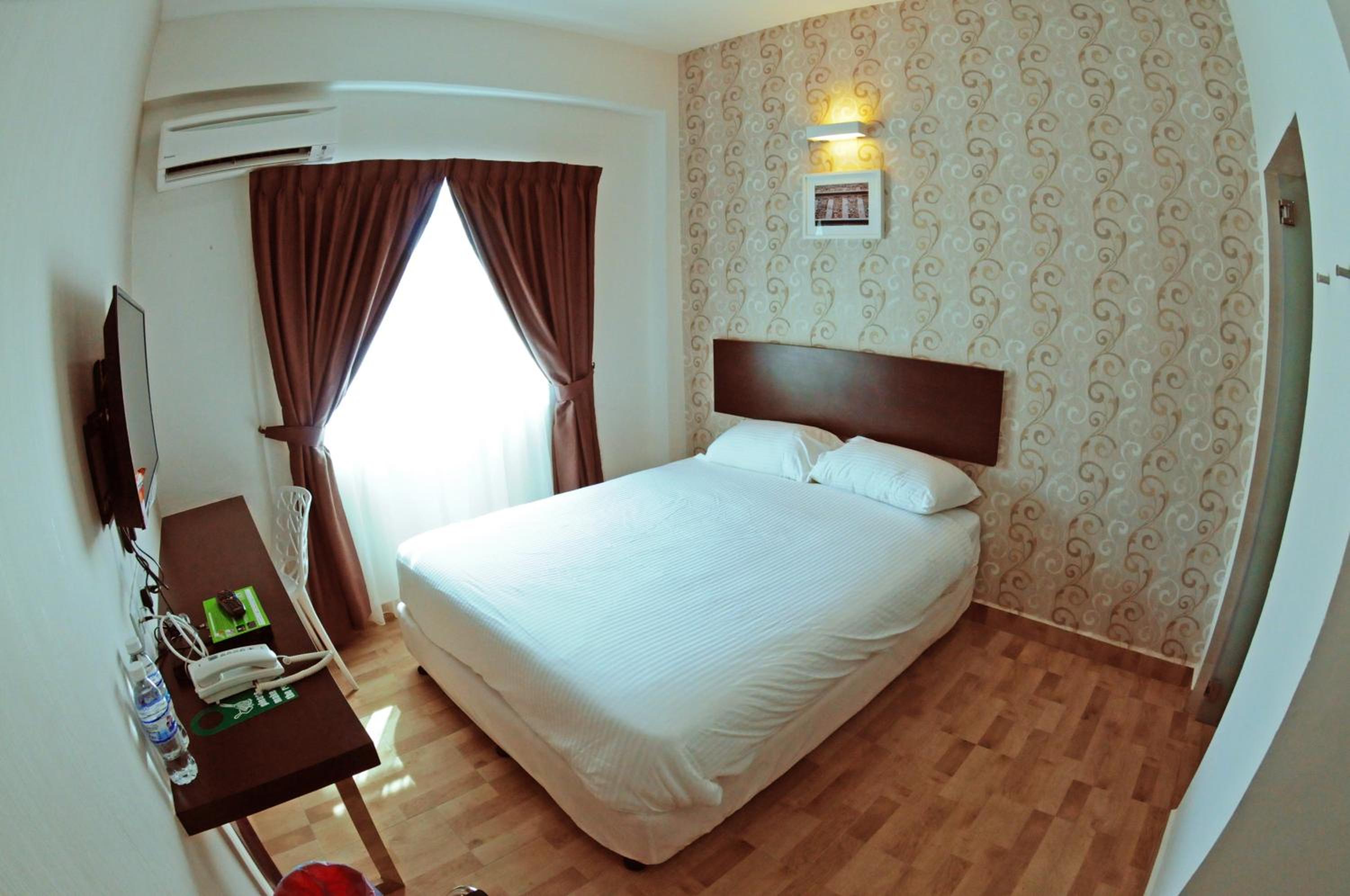 Deluxe Queen Room