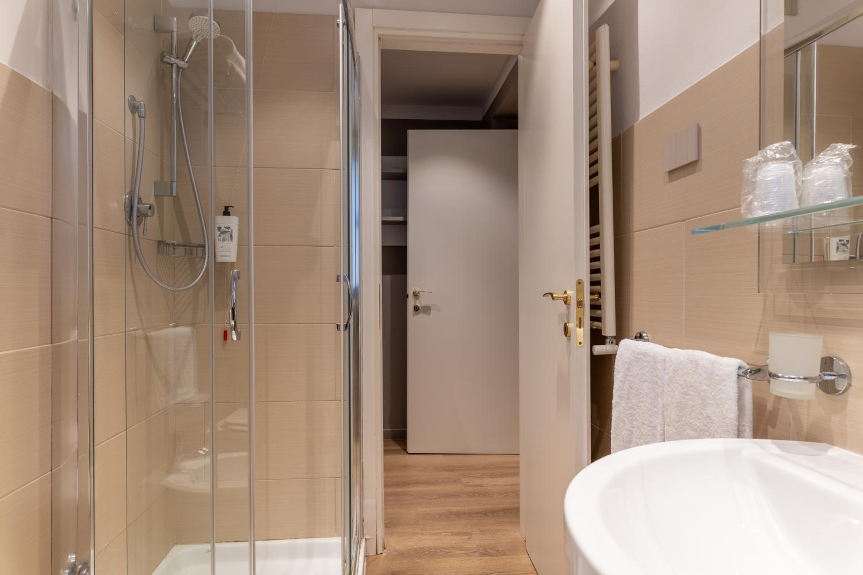 Junior Suite with Lateral Sea View - Photo 6