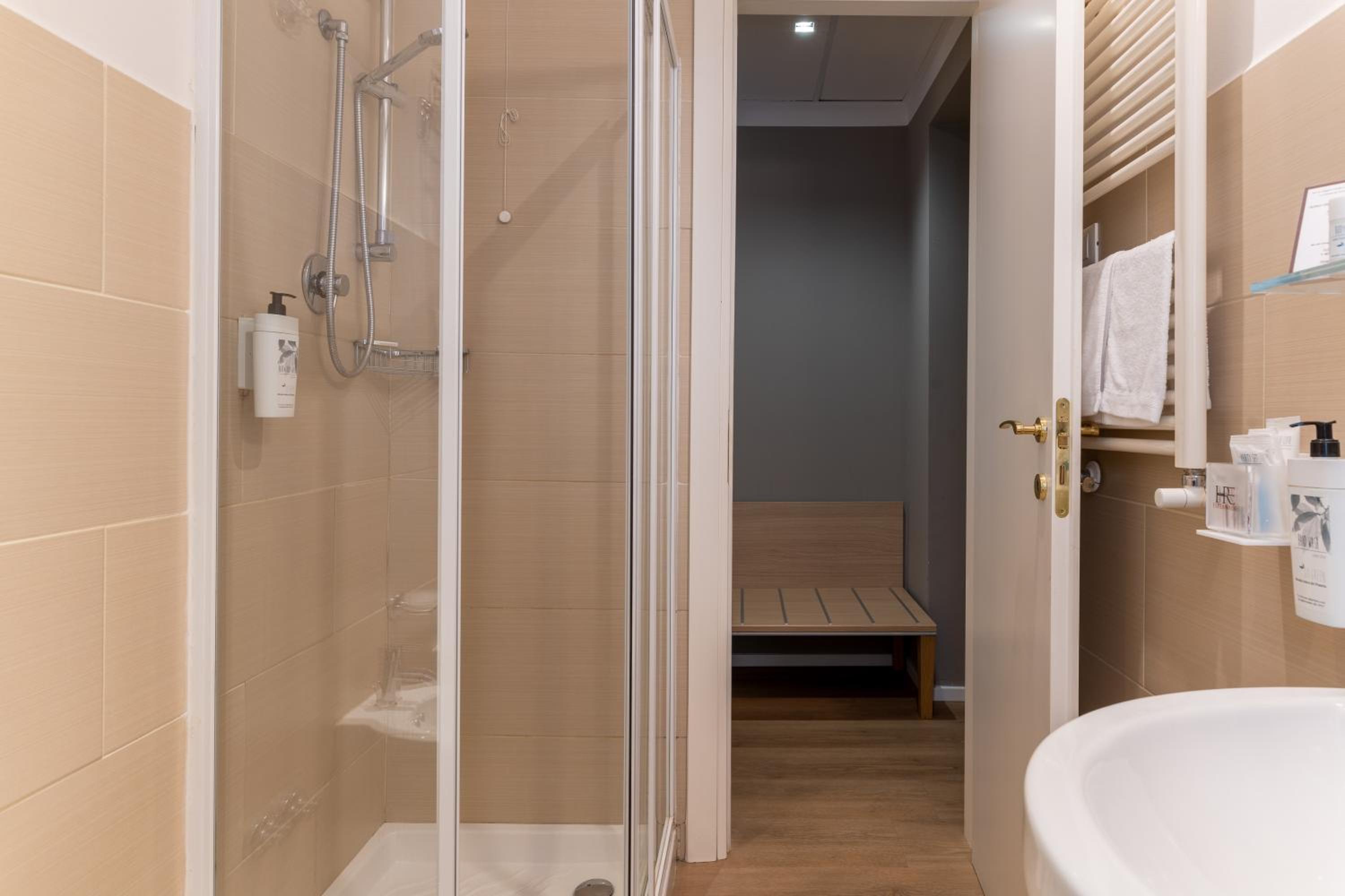 Deluxe Double Room with Spa Bath  - Photo 2