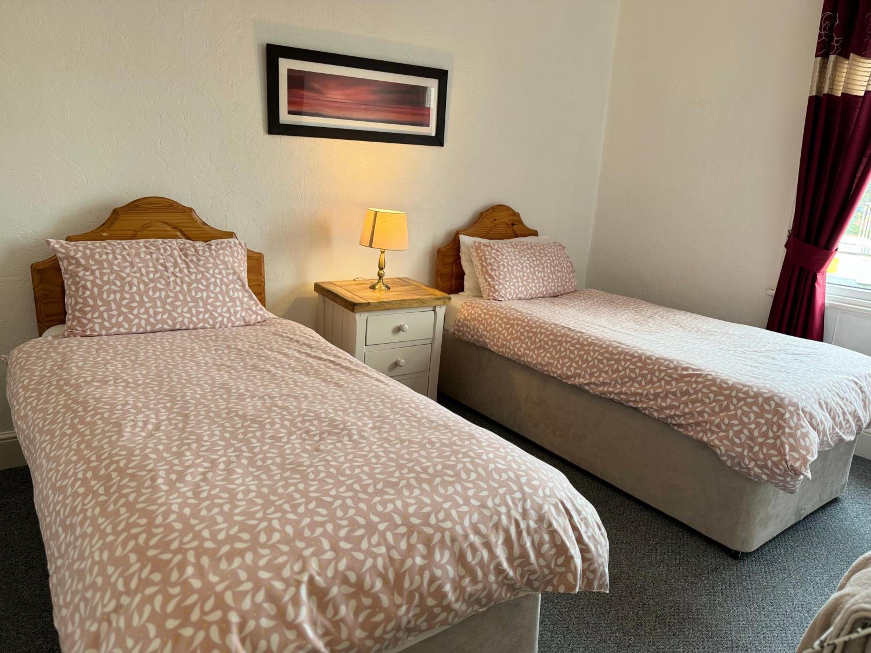 Standard Twin Room With Shared Bathroom photo 1