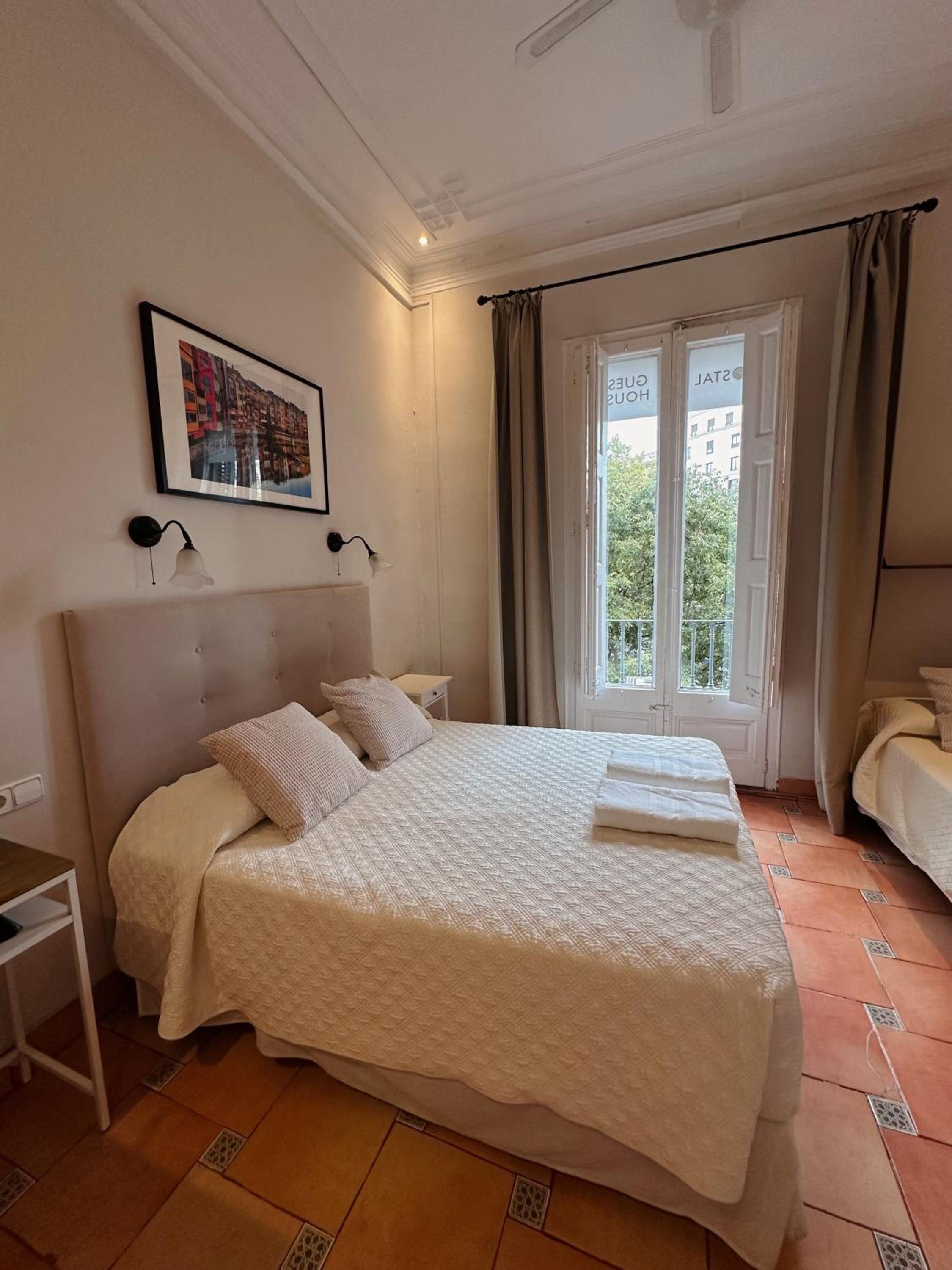 Habitación Doble con Balcón y Cama Extra