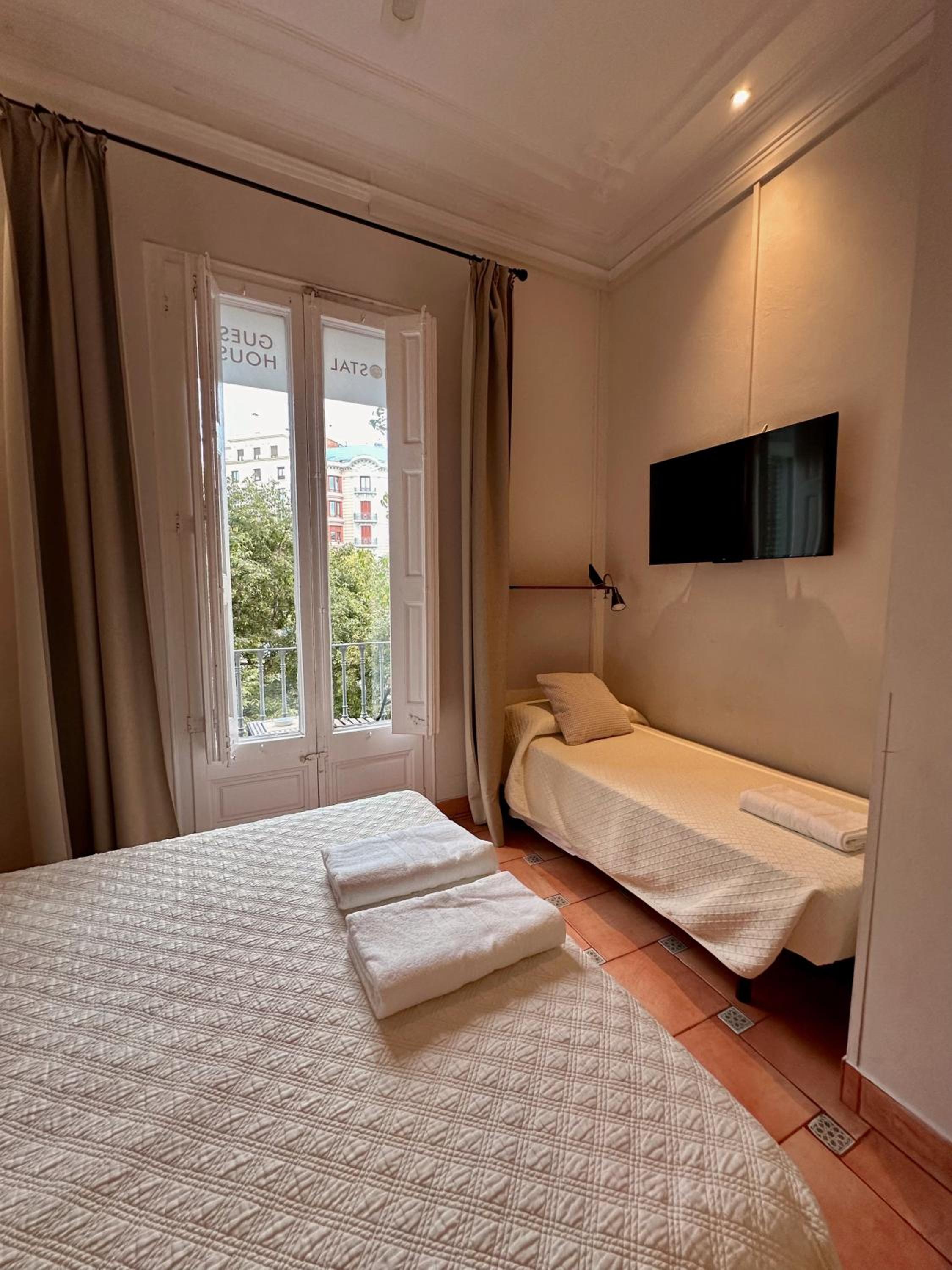 Double Room with Balcony and Extra Bed photo 2