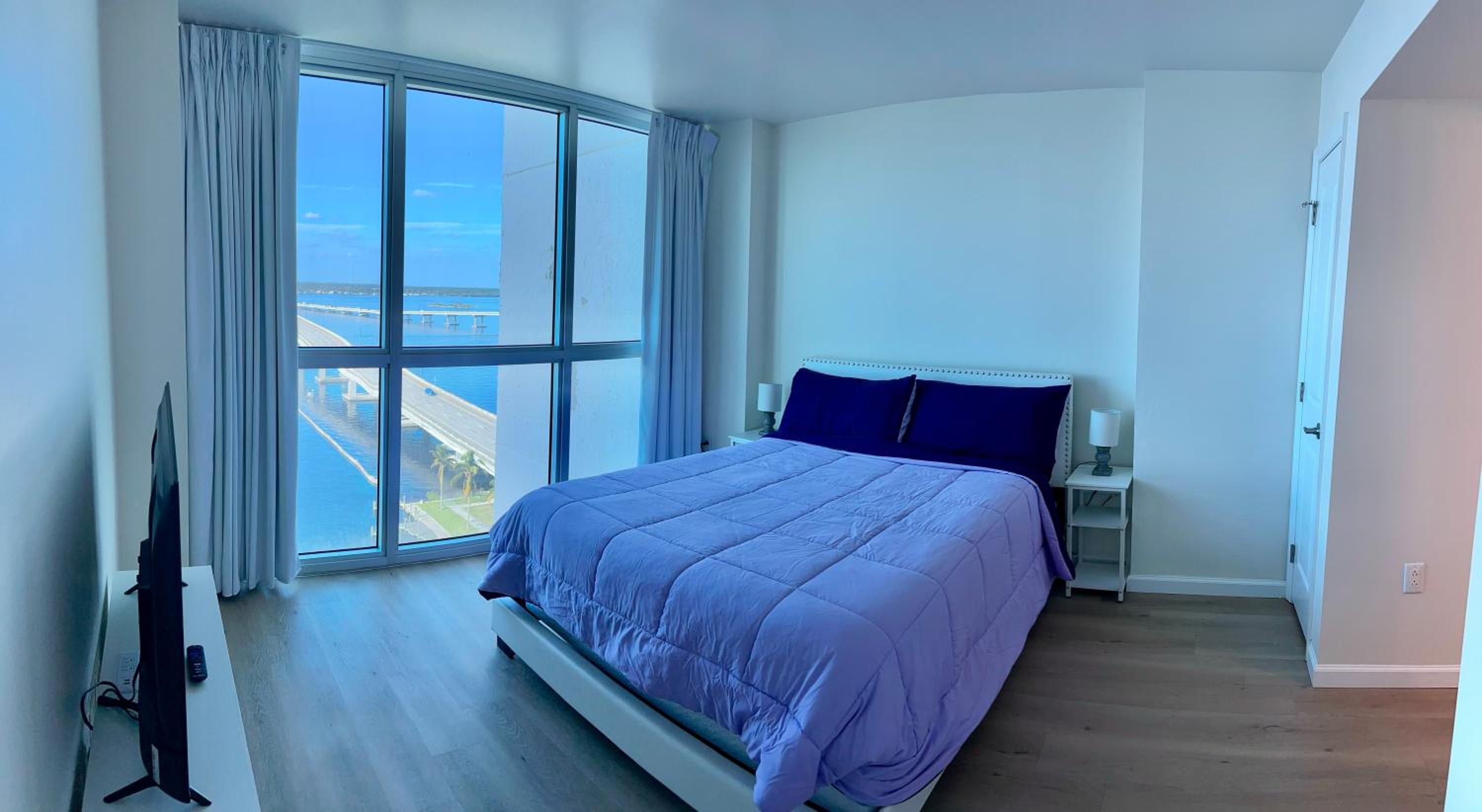 Apartment with Lake View photo 3