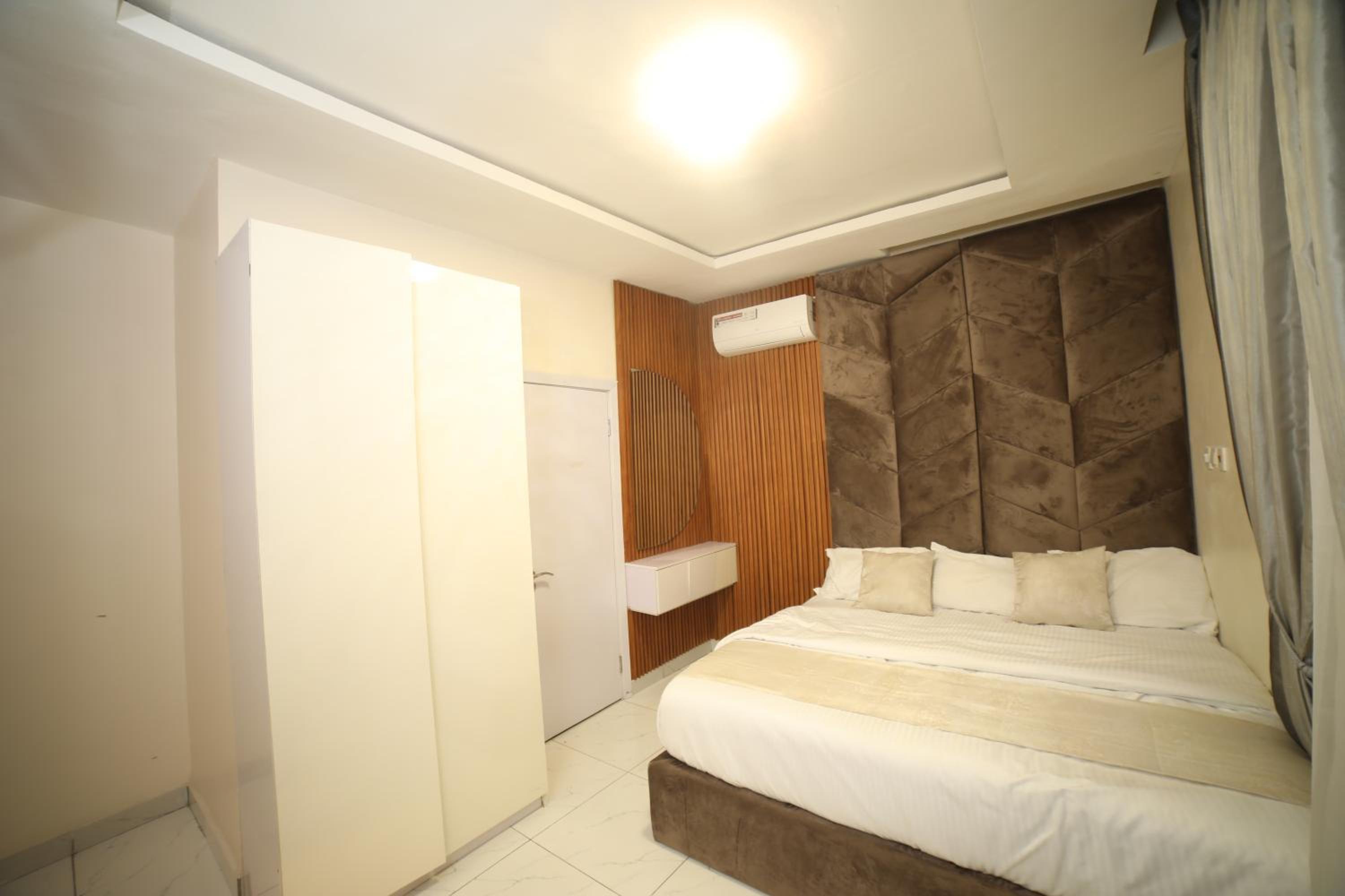 Three-Bedroom House photo 2