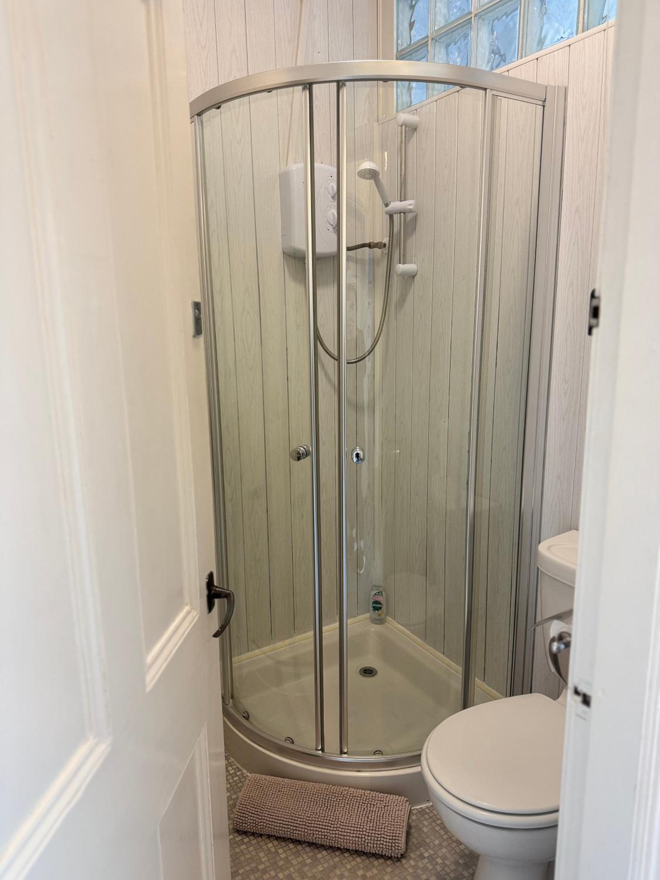 Single Room with Shared Bathroom photo 1