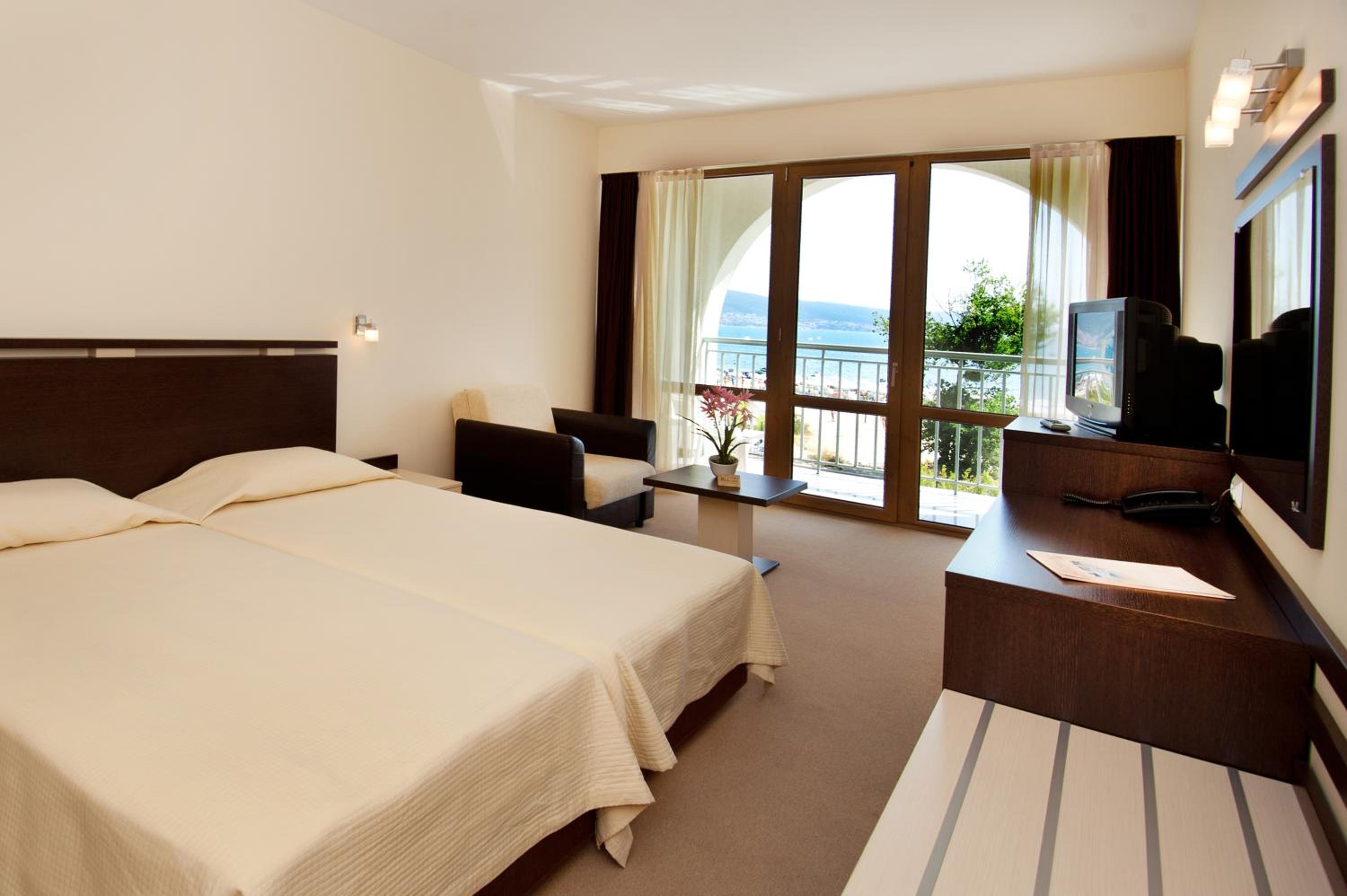 Double or Twin Room with Balcony photo 3