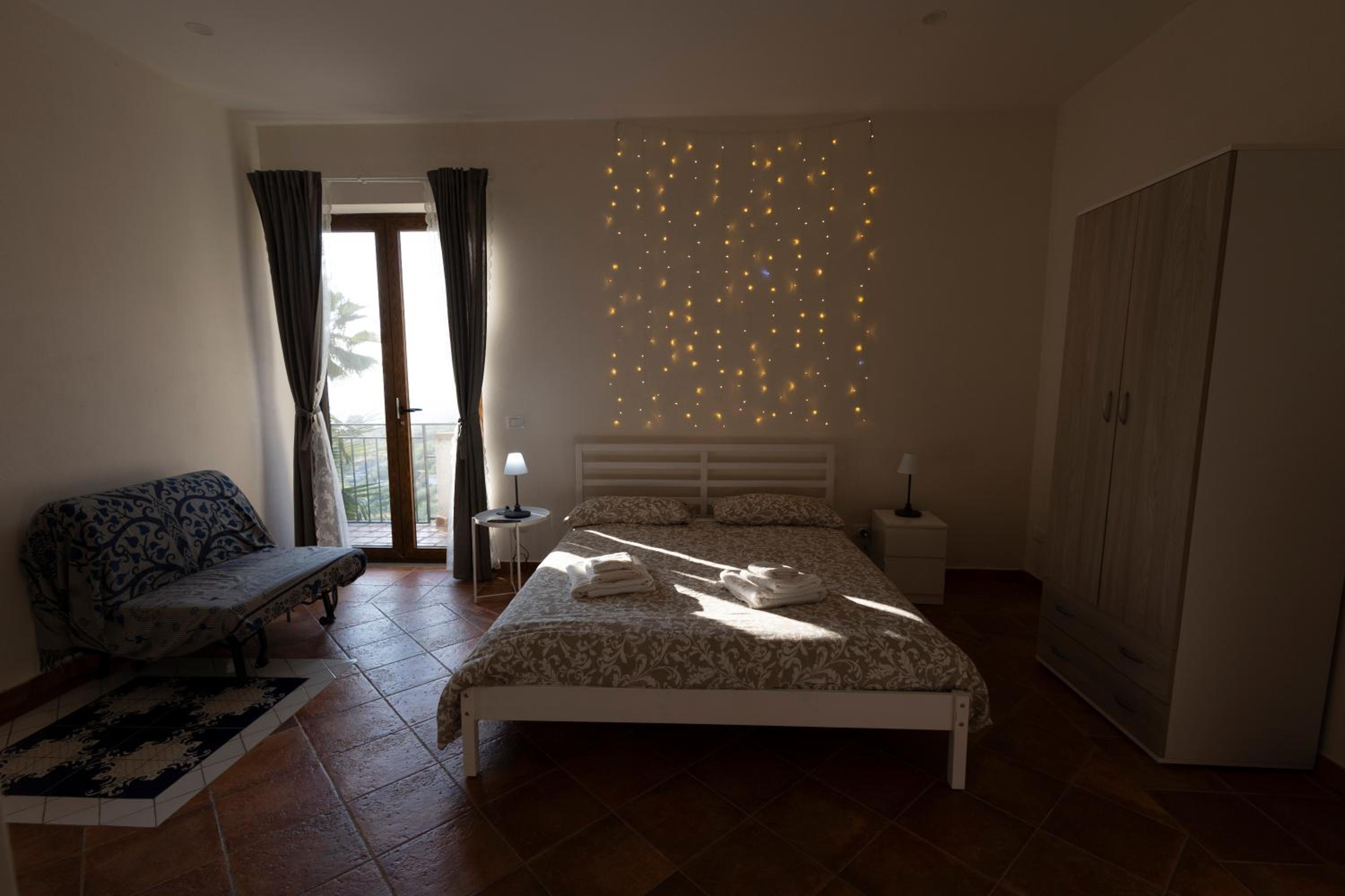 Large Double or Twin Room photo 1