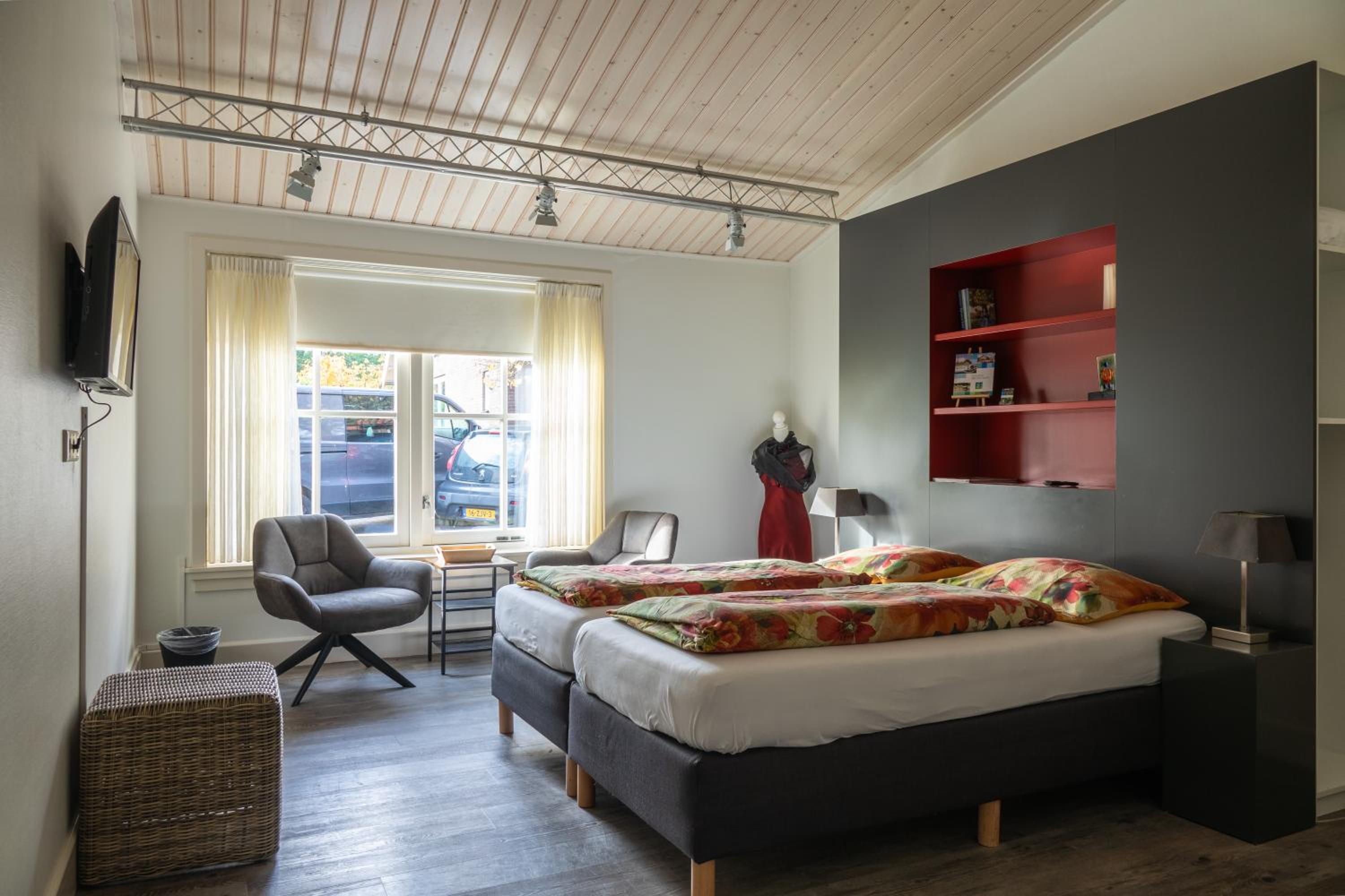 Standard Twin Room photo 2