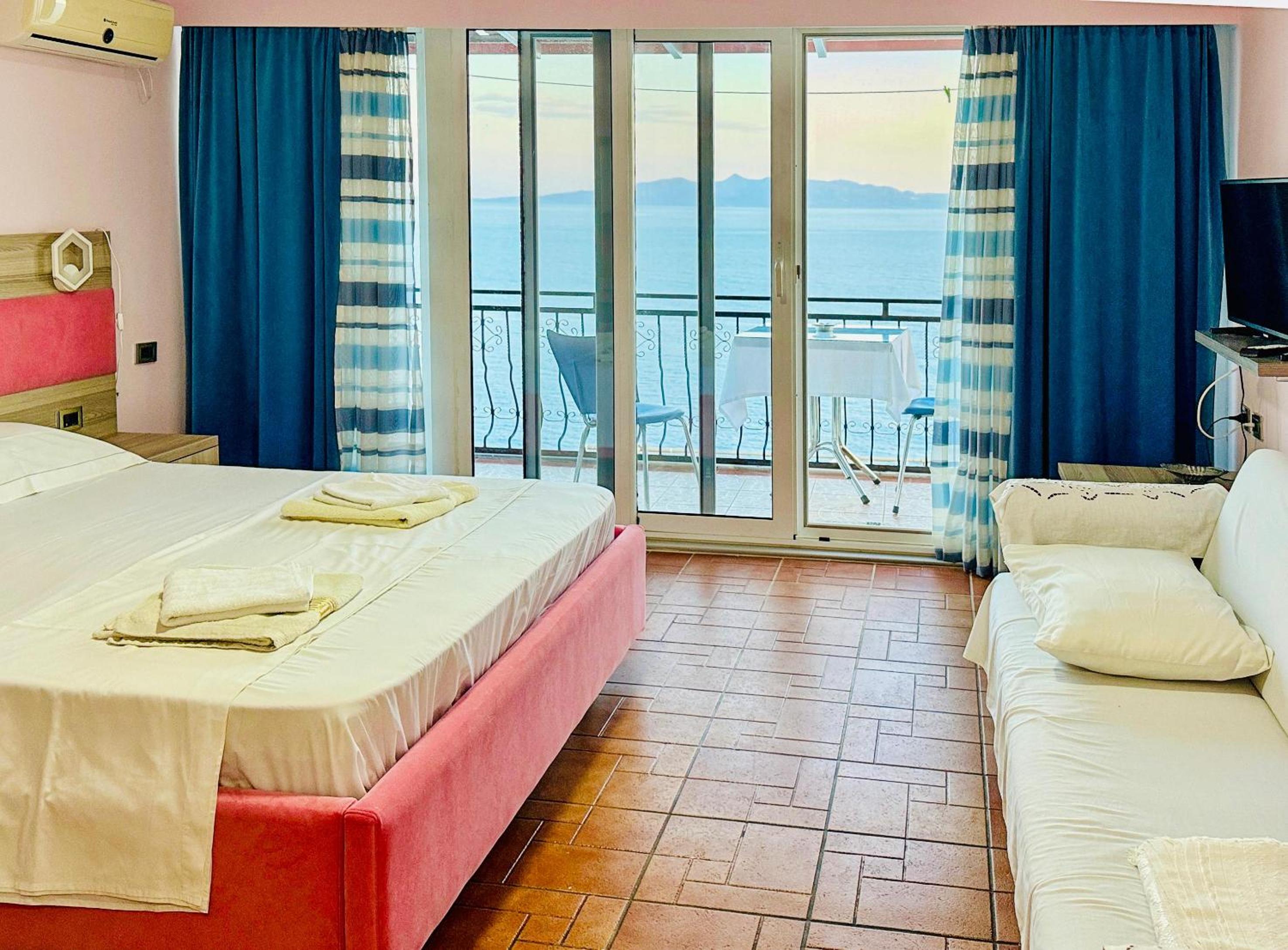 Double Room with Sea View photo 2