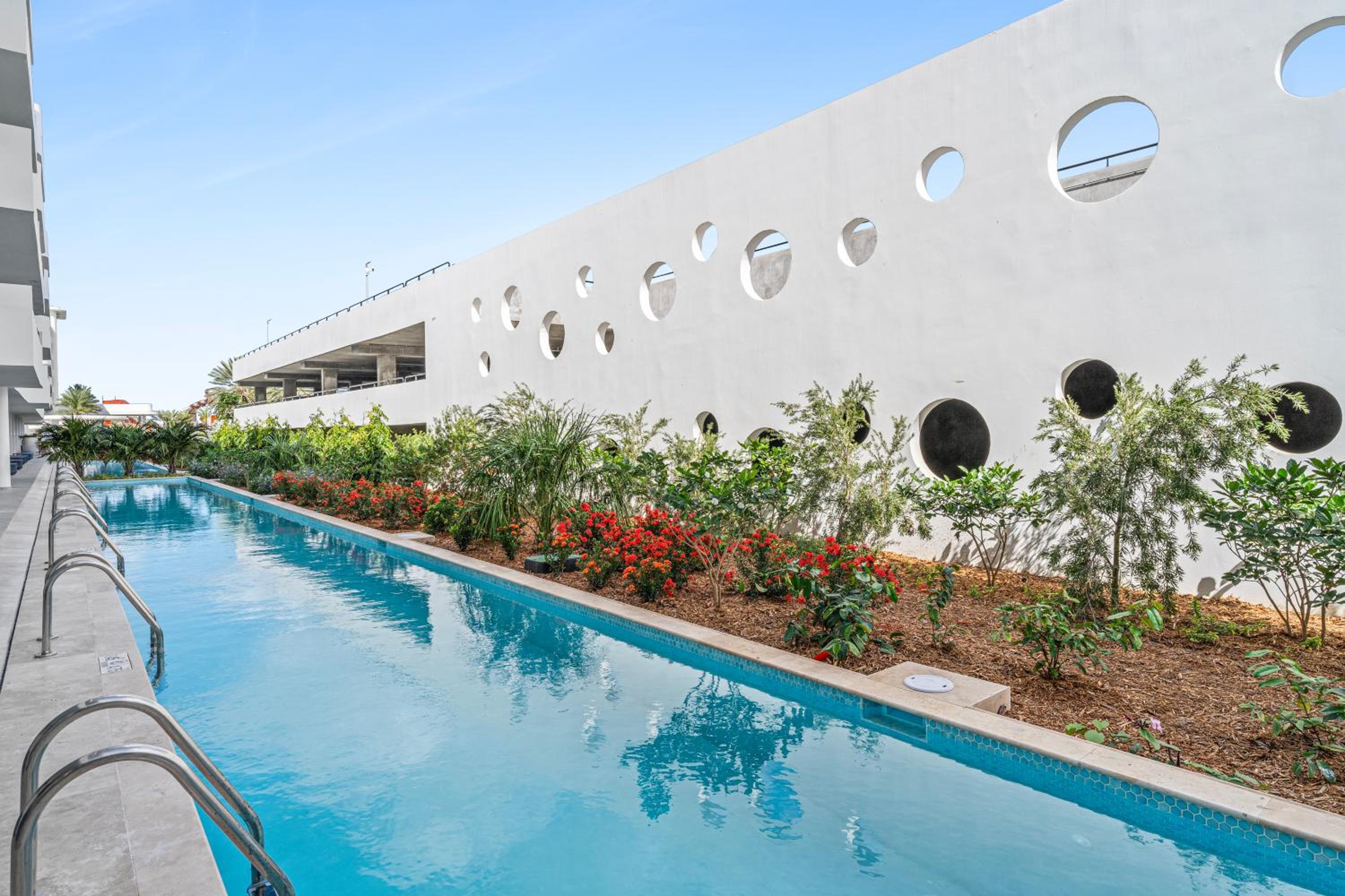 Deluxe King Room - Swim Up Room