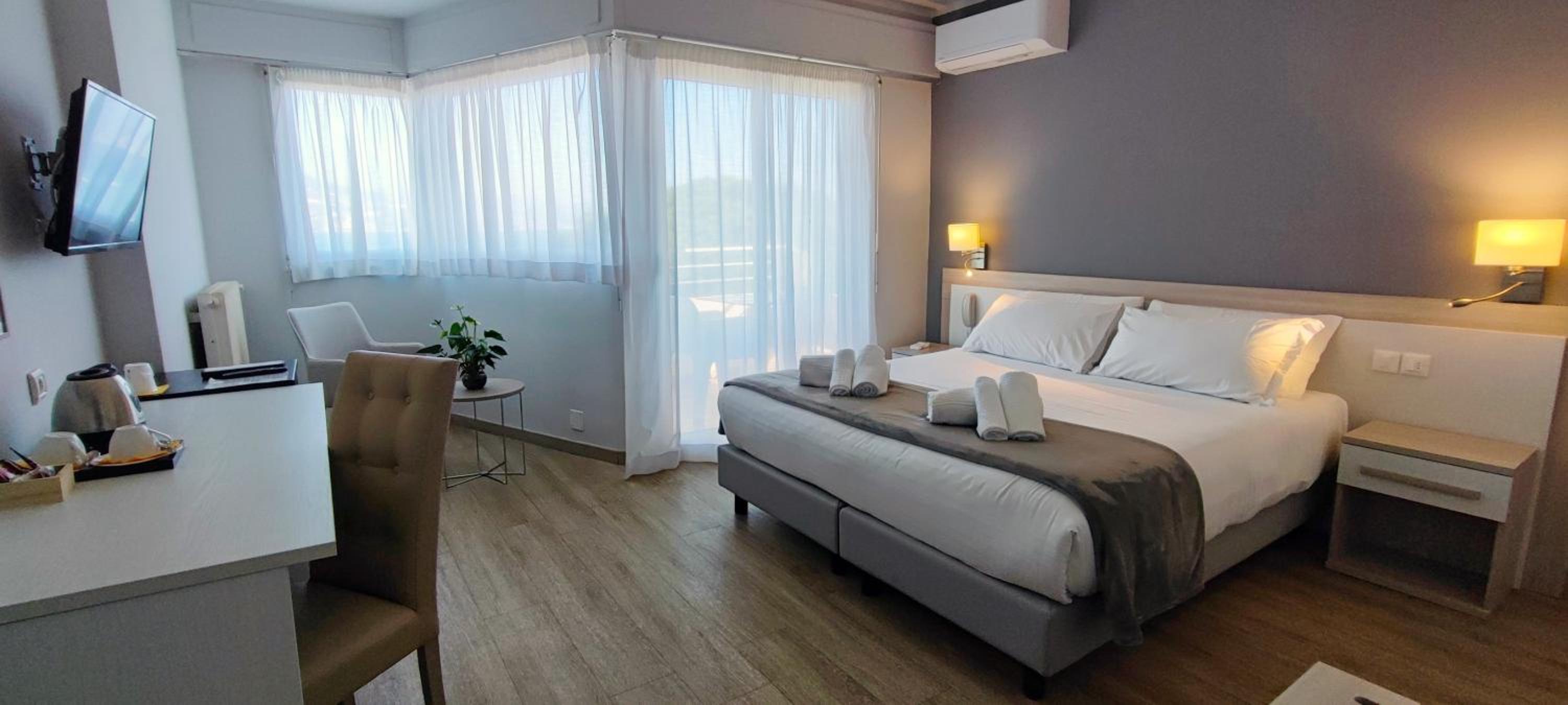 Superior Double or Twin Room - Photo 12
