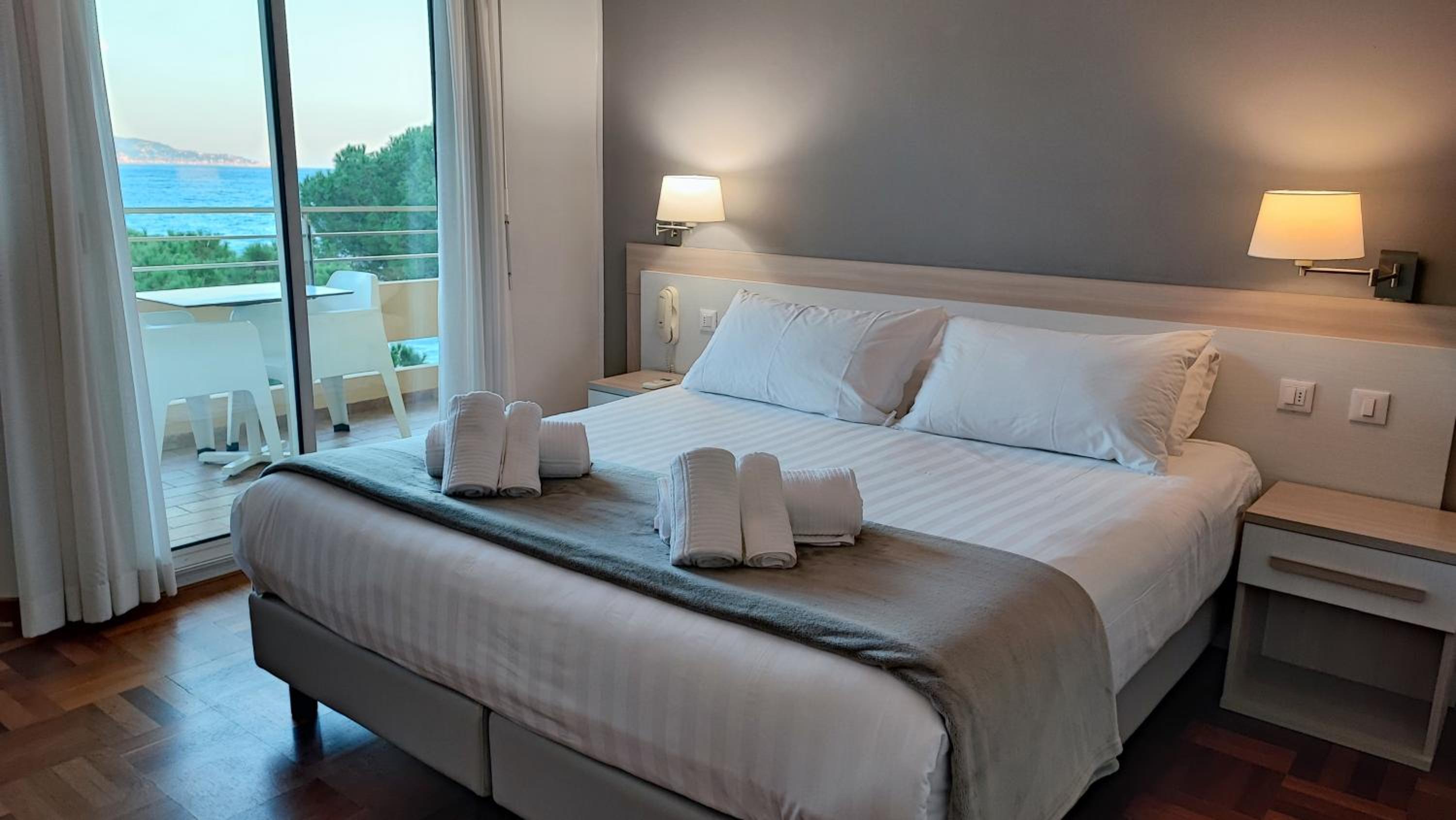 Superior Double or Twin Room - Photo 14