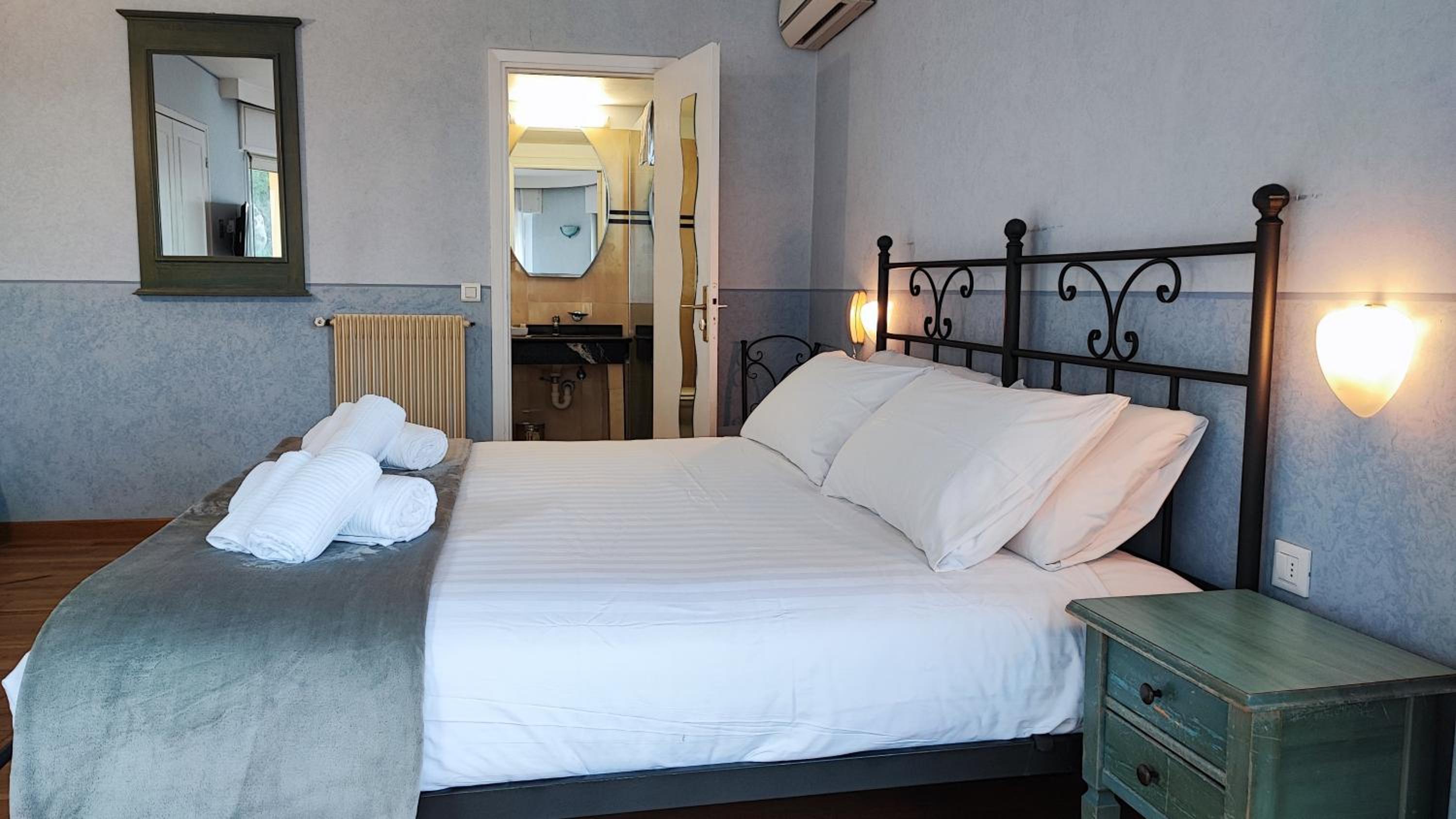 Superior Double or Twin Room - Photo 1