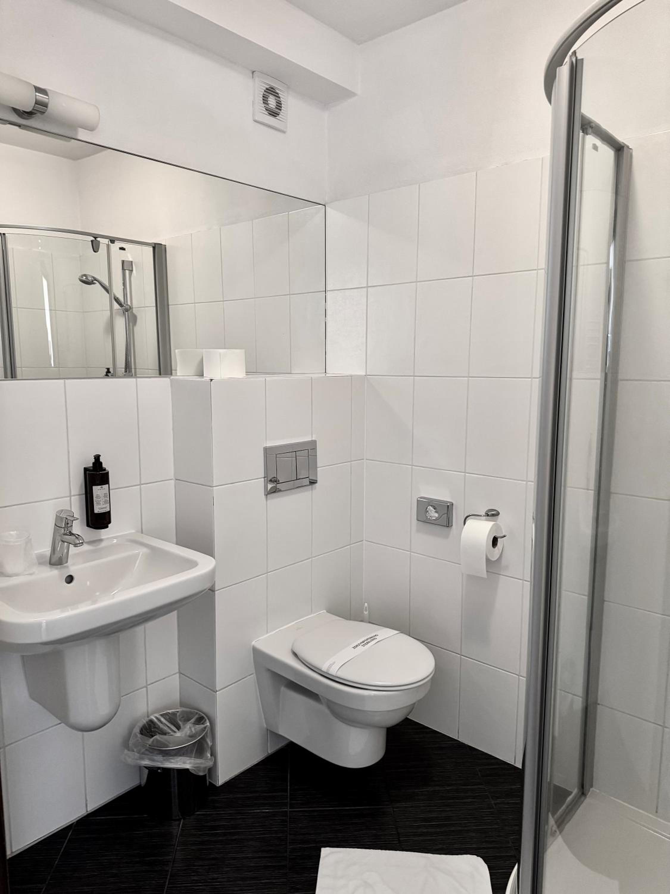 Deluxe Double or Twin Room with Balcony photo 2