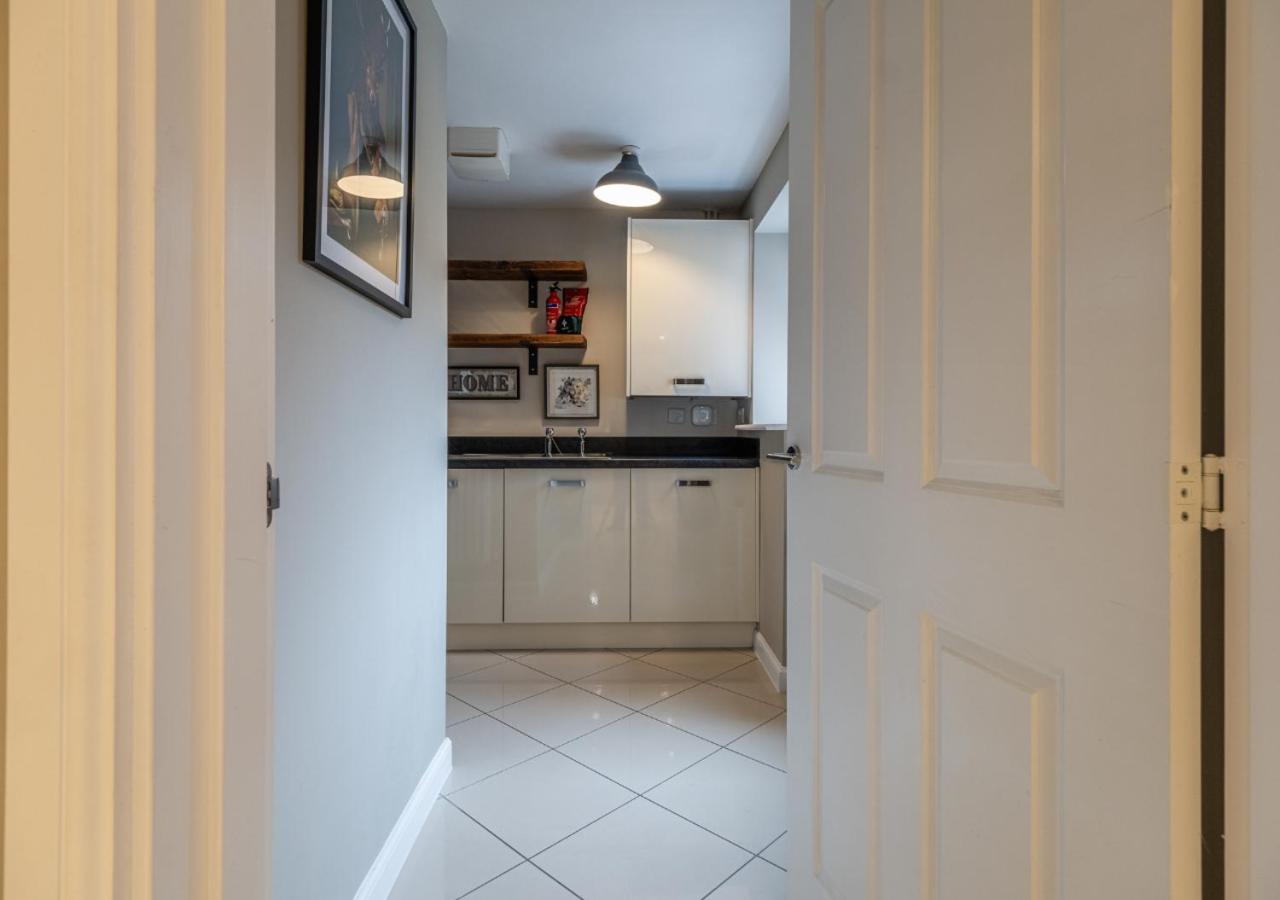 Four-Bedroom House photo 2