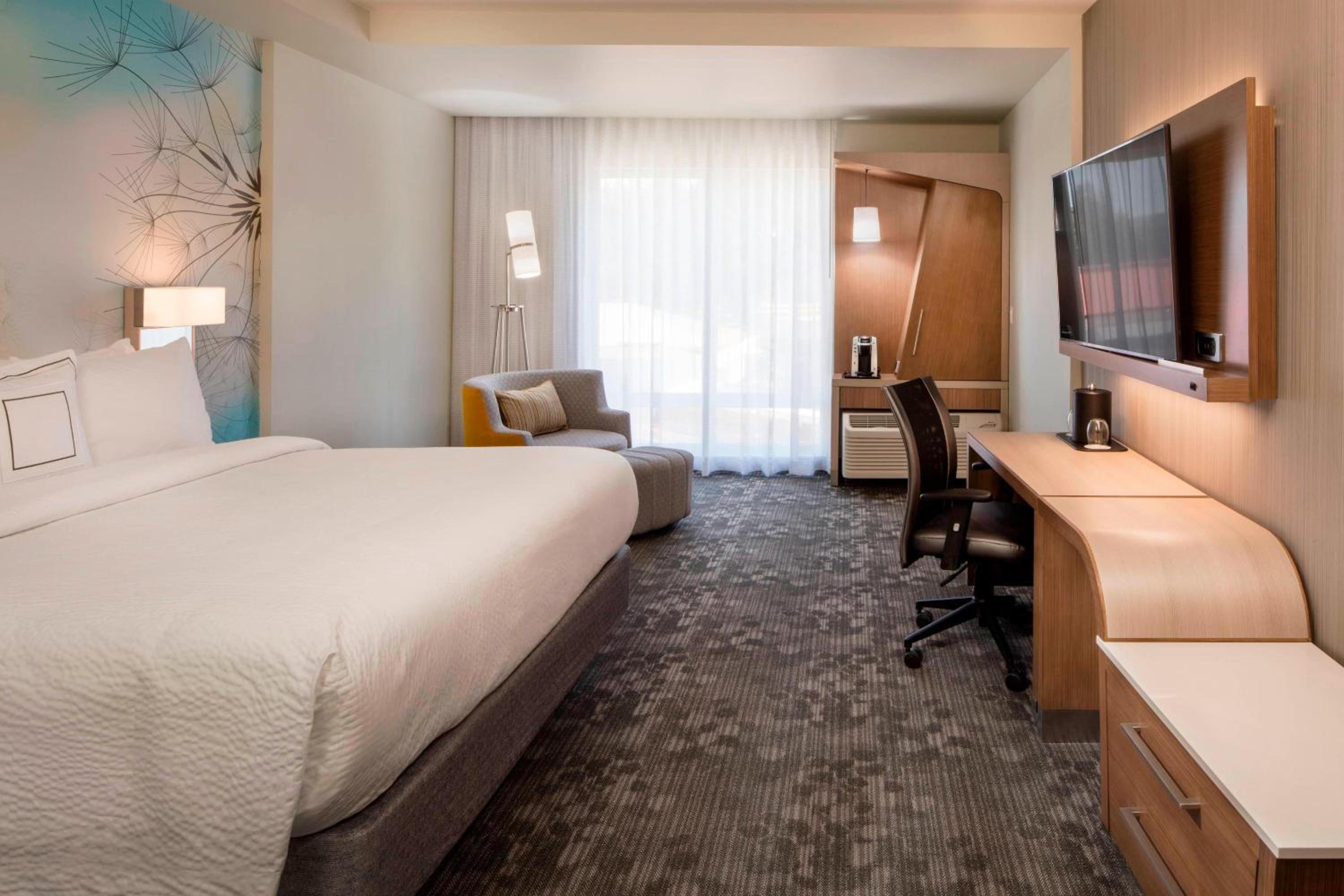 King Room with Roll-In Shower - Mobility Accessible photo 1