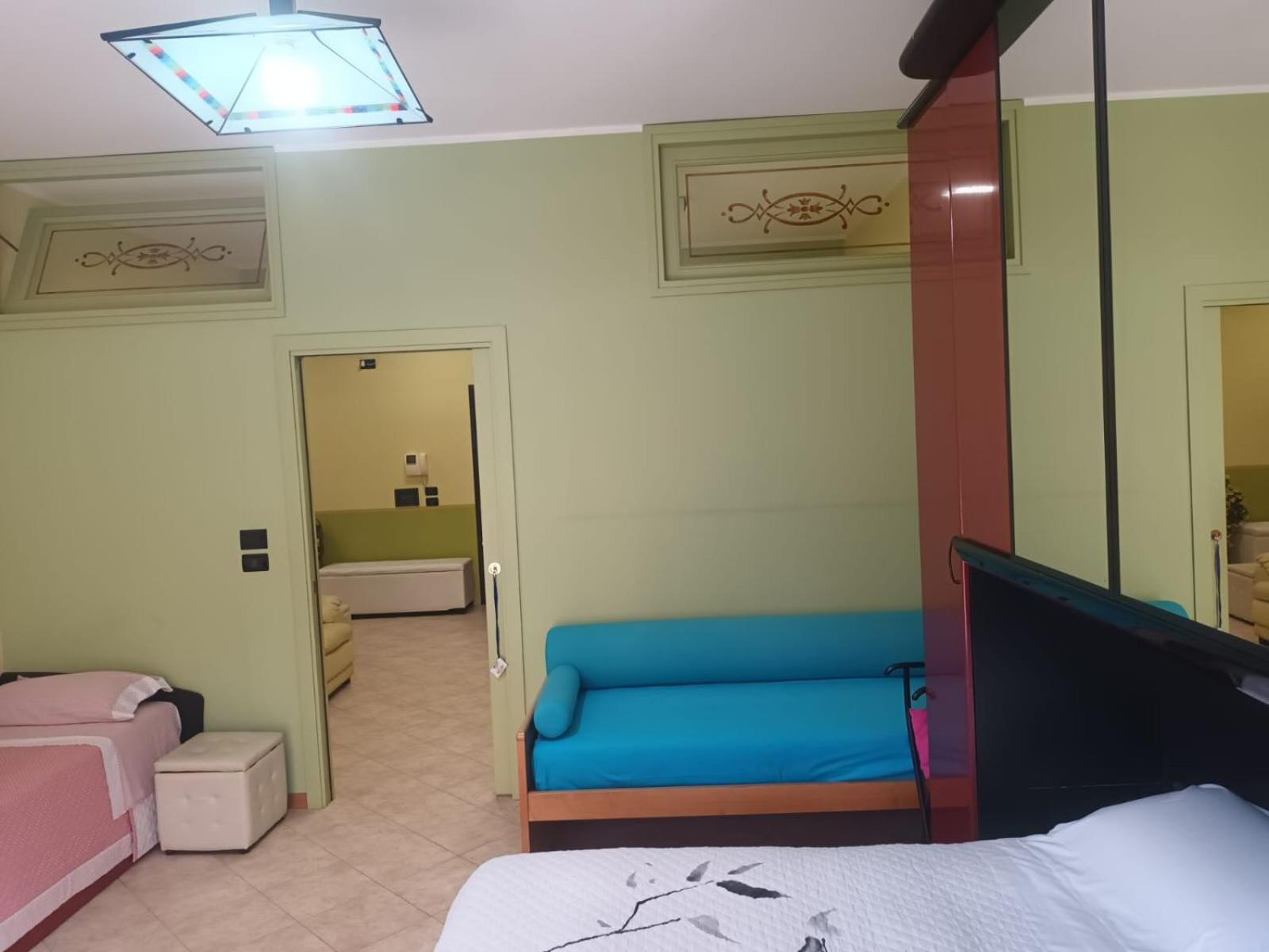 Quadruple Room with Private External Bathroom - Photo 7