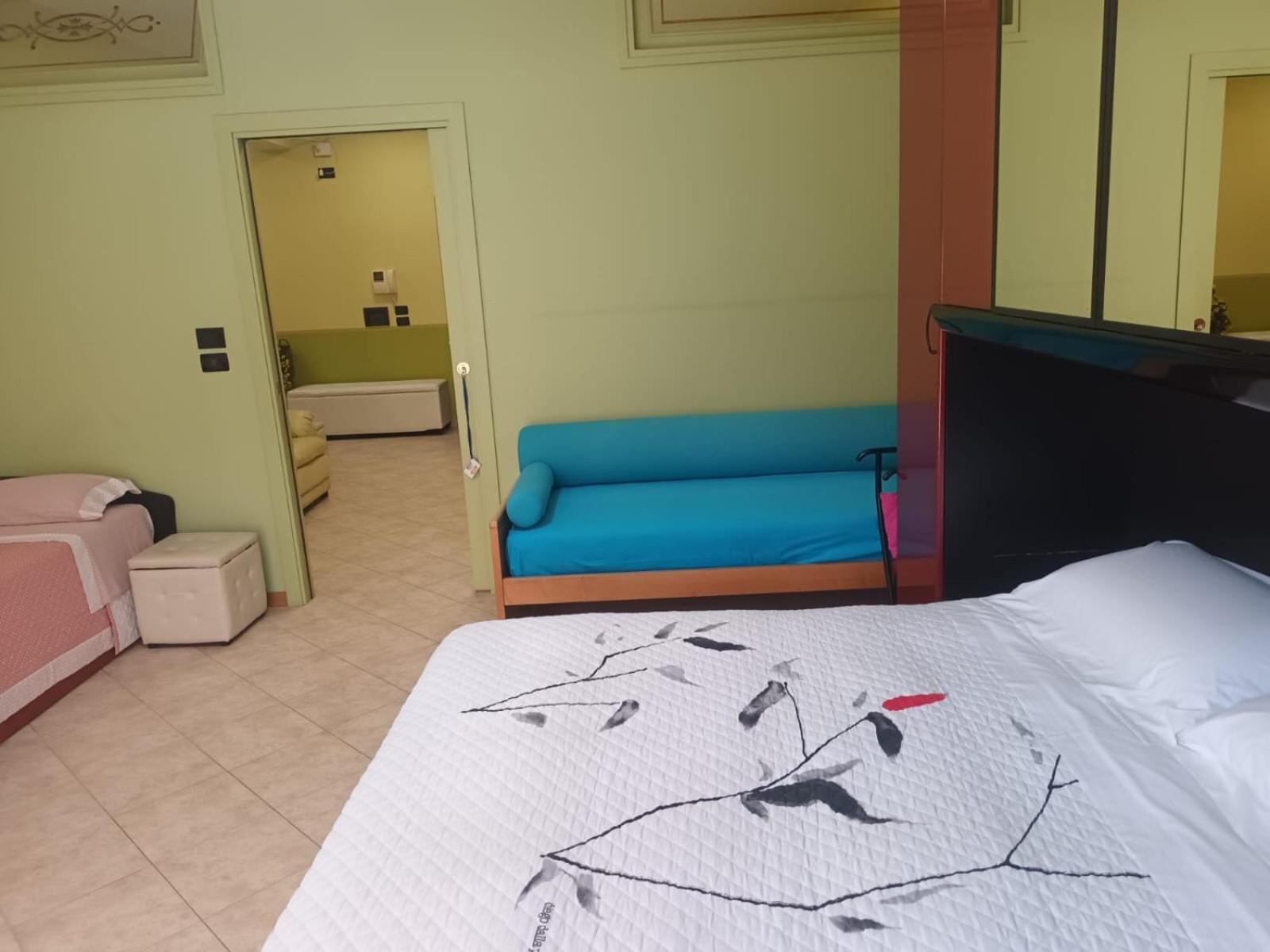 Quadruple Room with Private External Bathroom - Photo 1