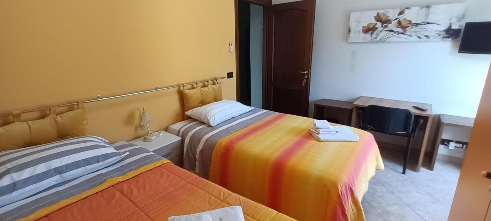 Twin Room with Balcony - Photo 7