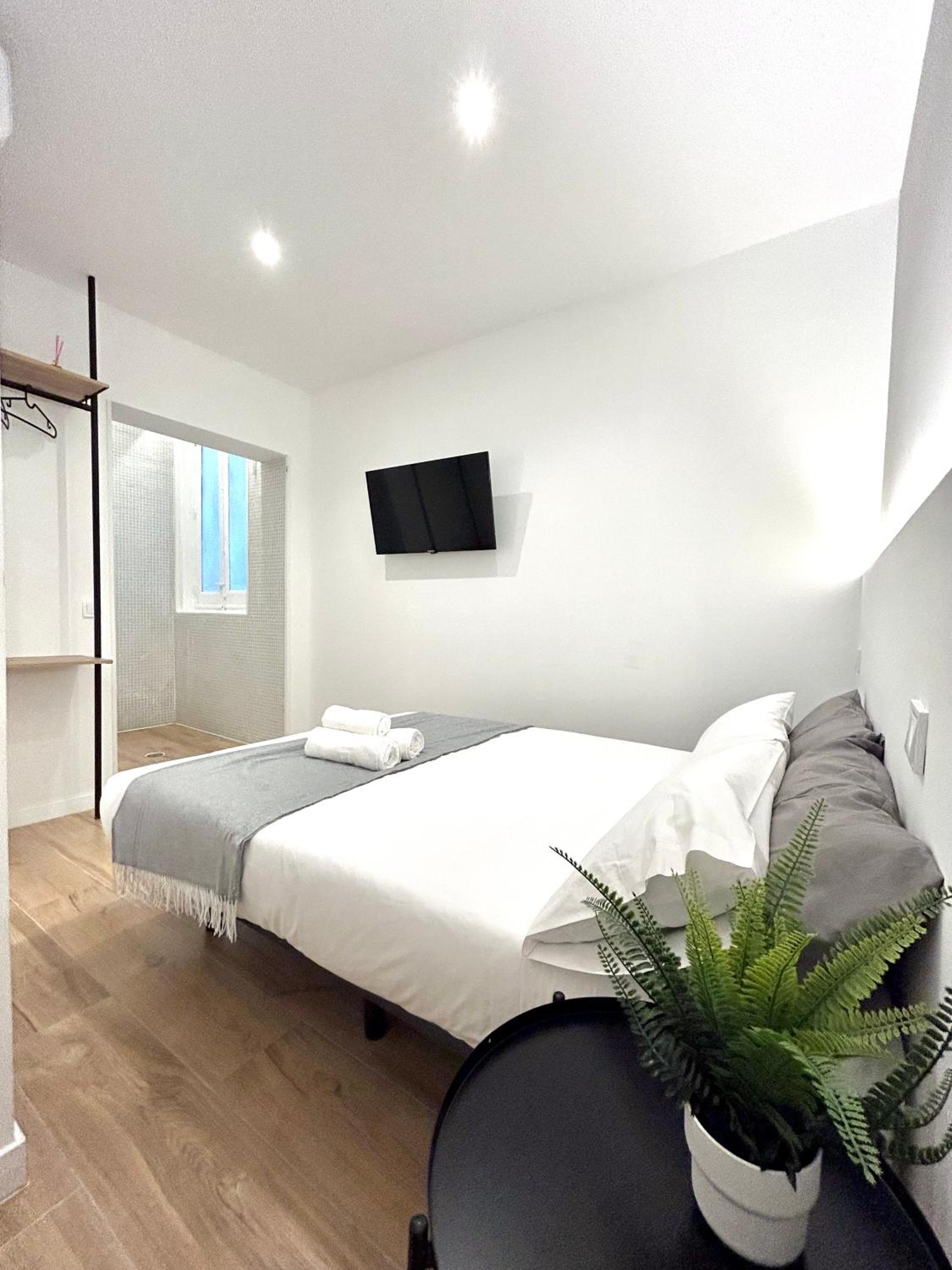 Double Room with Private Bathroom photo 3