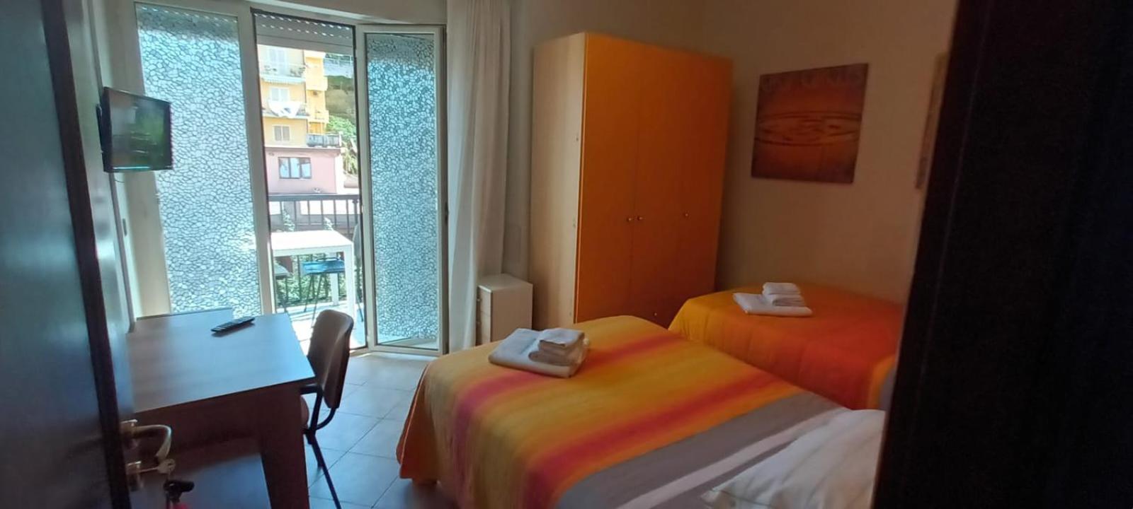 Twin Room with Balcony - Photo 6