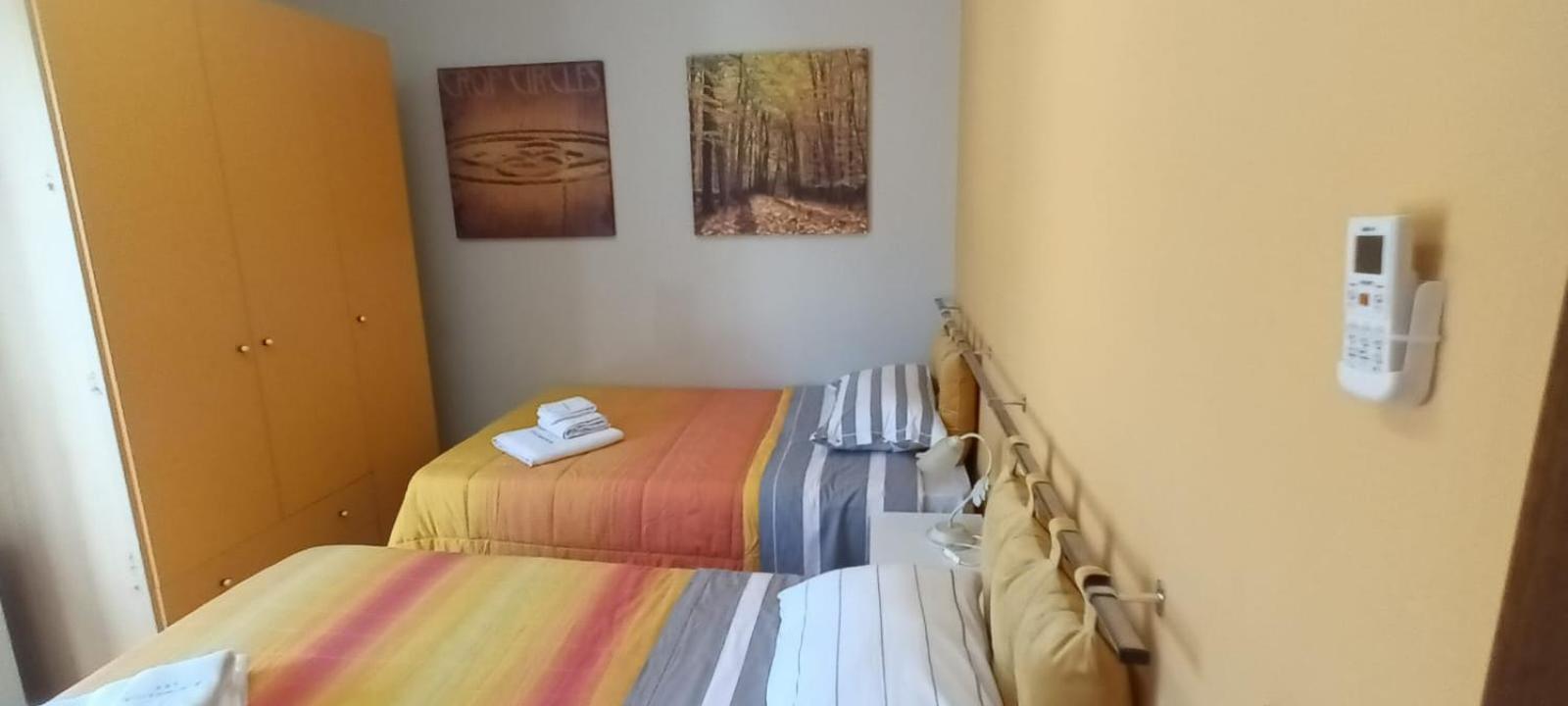 Twin Room with Balcony - Photo 5
