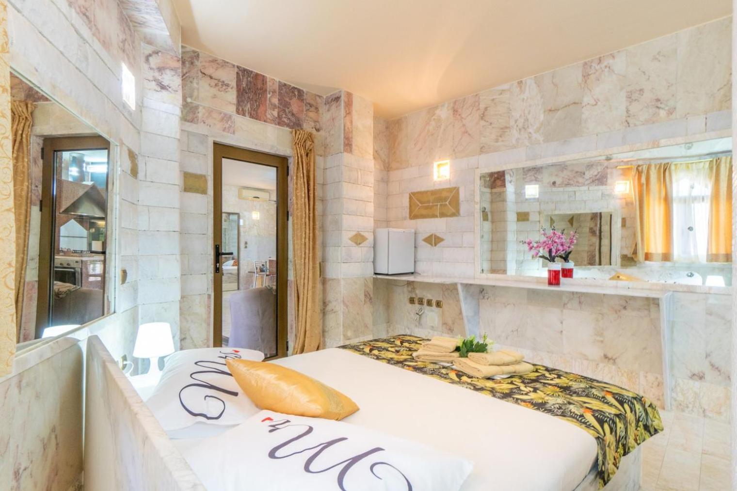 Luxury House photo 1