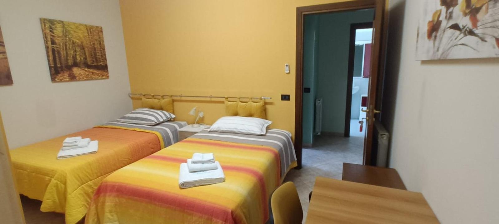 Twin Room with Balcony - Photo 3