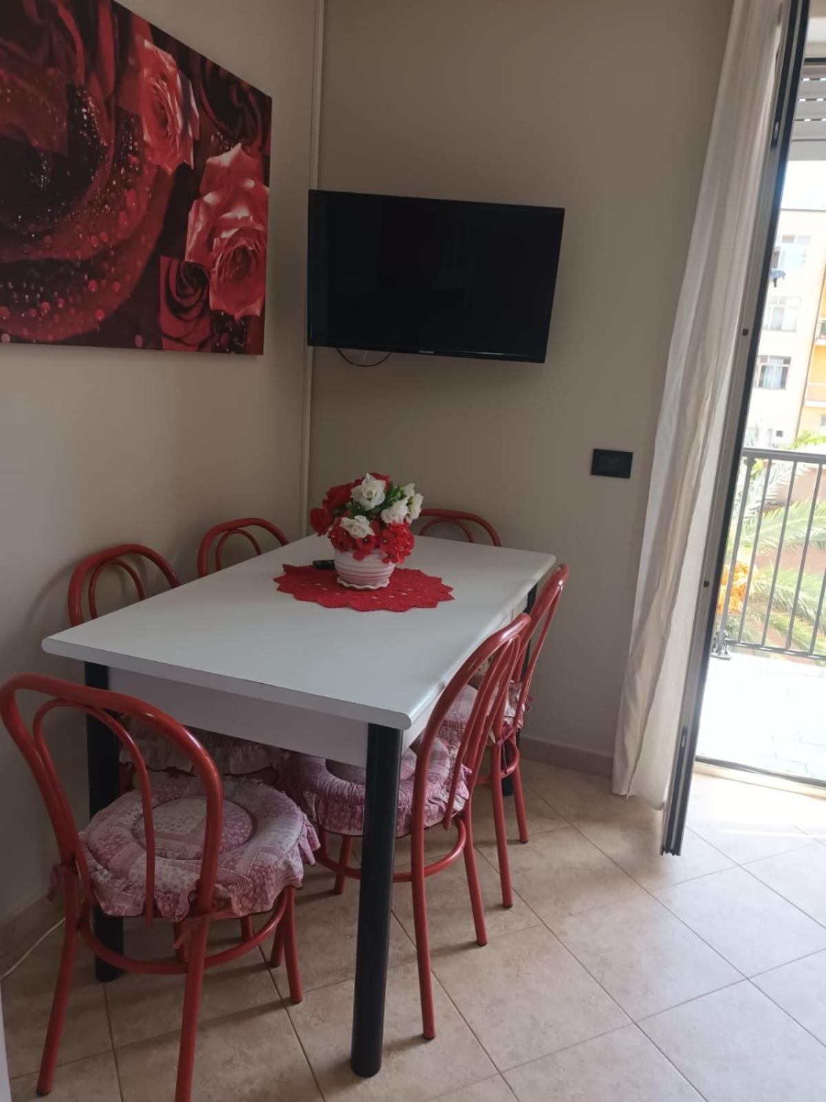 Twin Room with Balcony - Photo 2