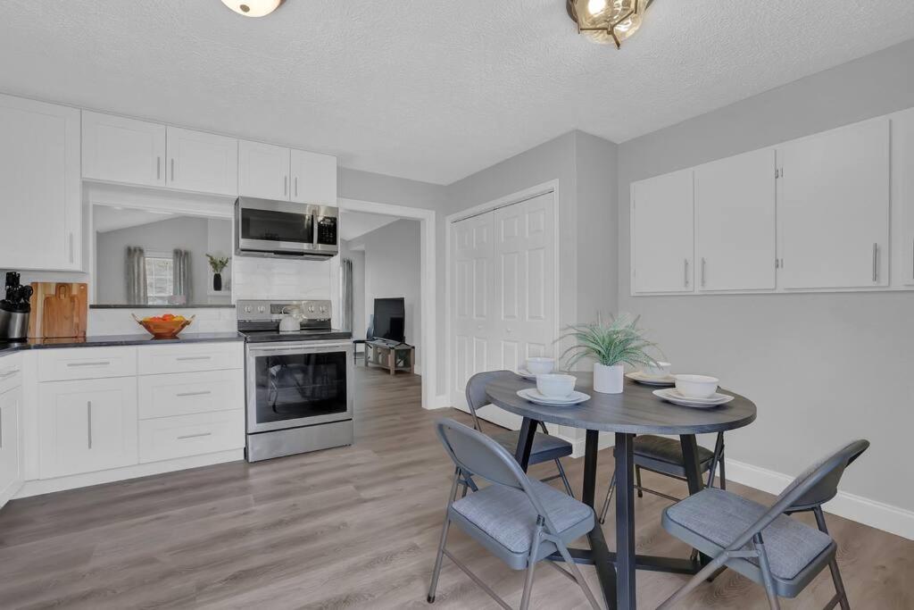 Three-Bedroom Standard Apartment photo 2