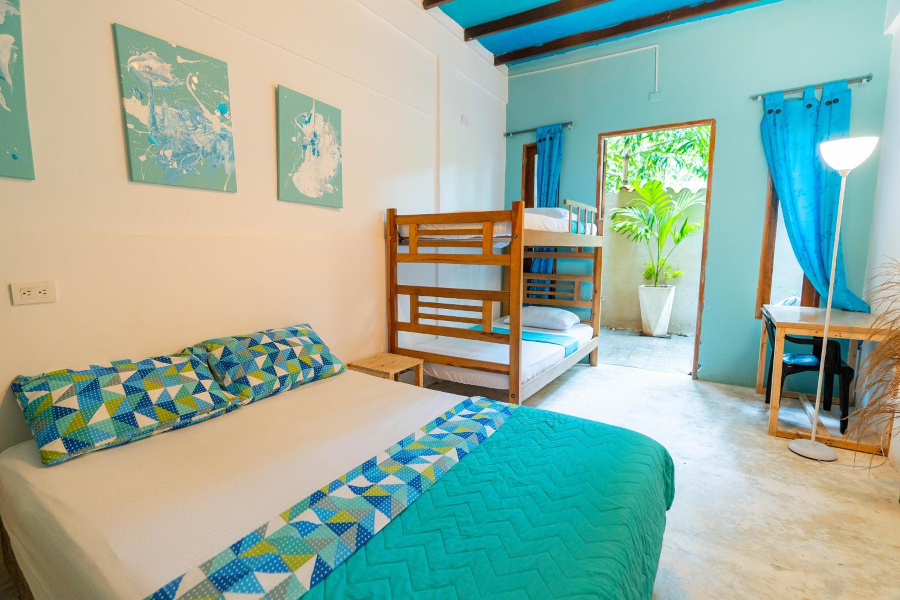 Quadruple Room With Private Bathroom photo 1