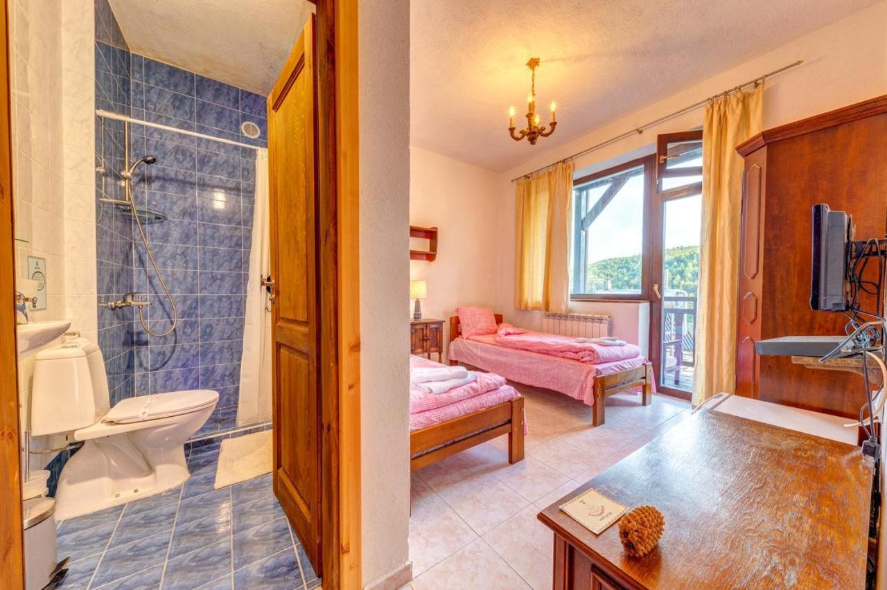 Double or Twin Room with Balcony photo 3
