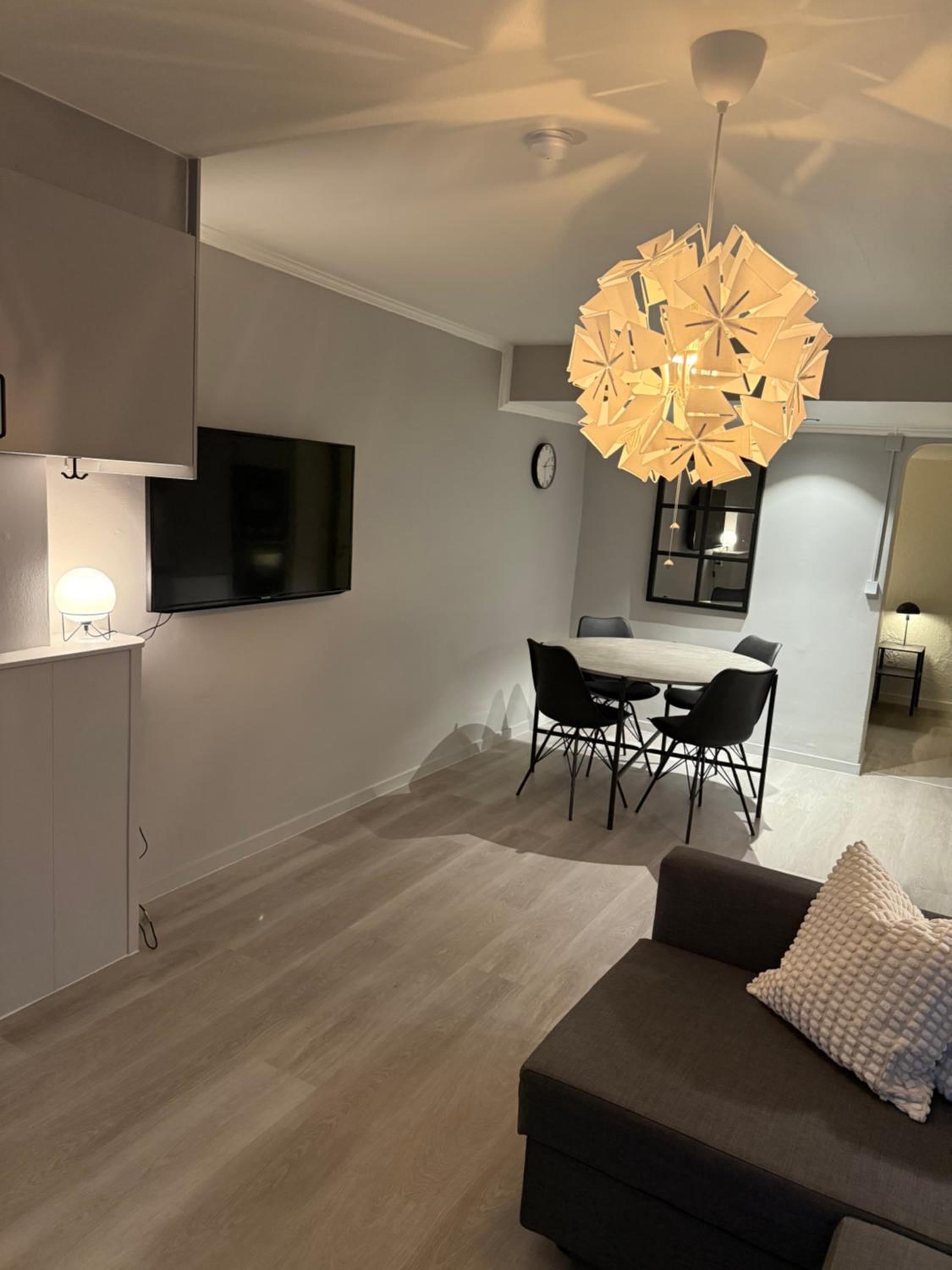One-Bedroom Apartment photo 1