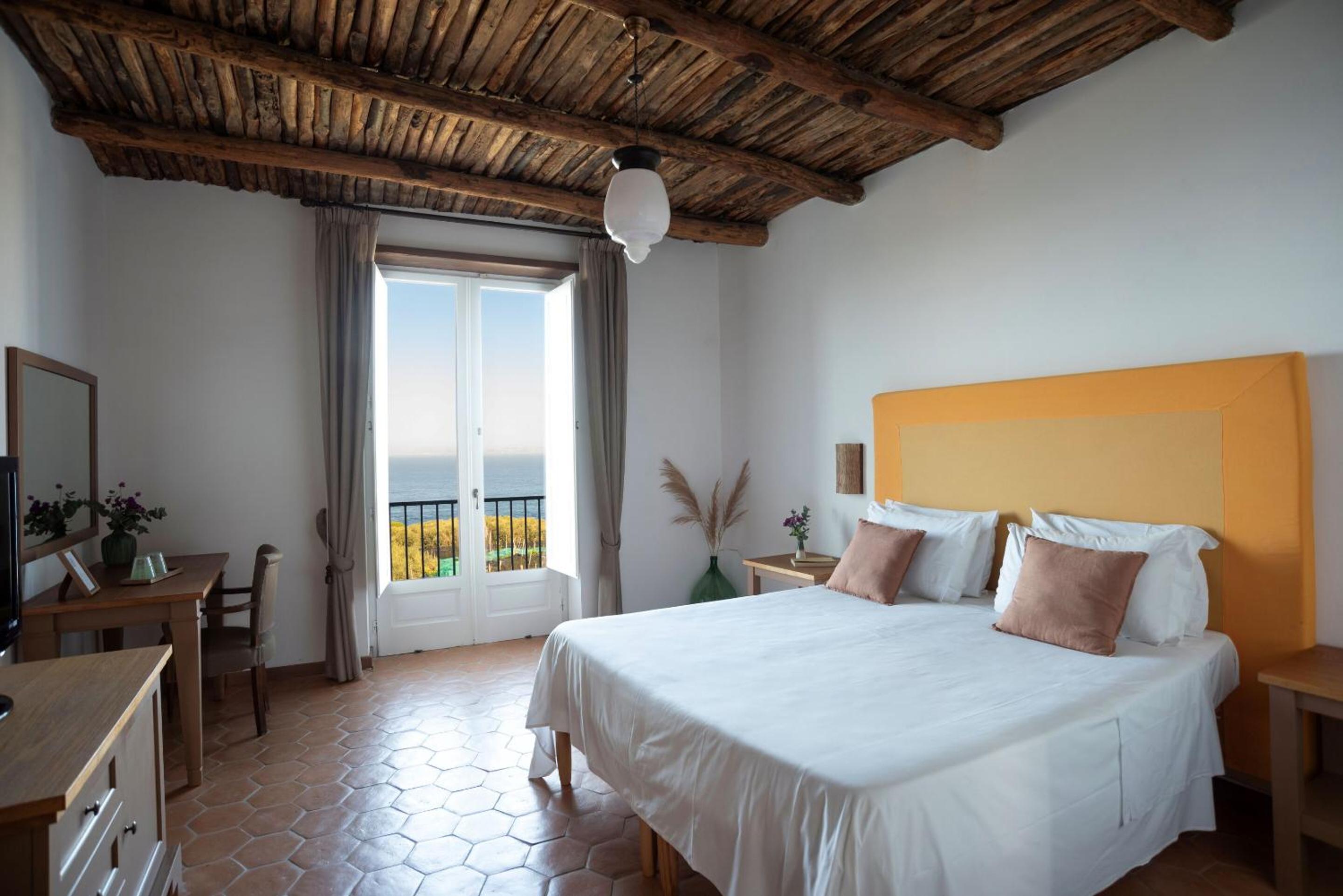 Double Room with Sea View - Photo 4