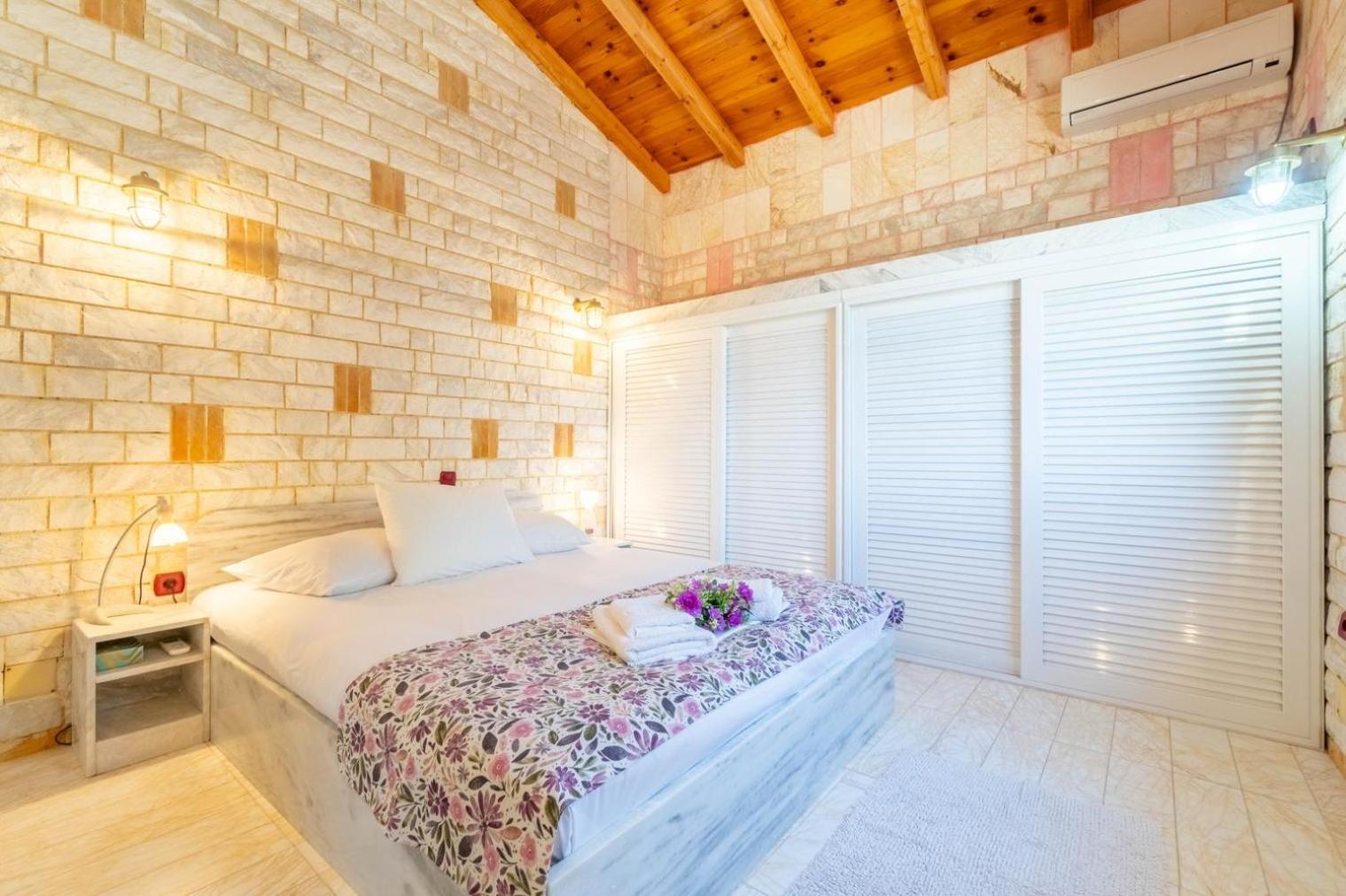 Luxury Villa photo 2