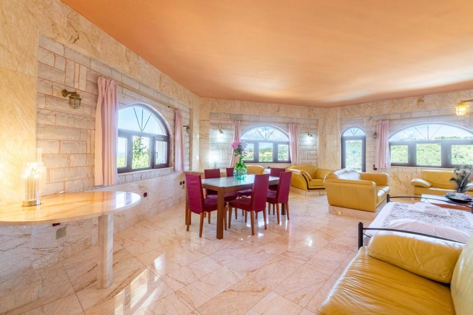 Luxury Villa photo 1