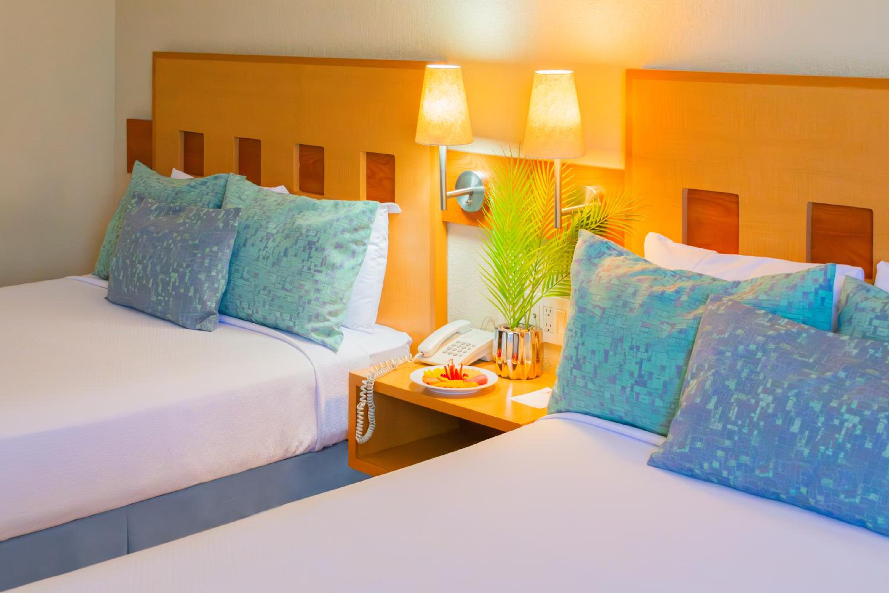 Double Room with Two Double Beds - Photo 1