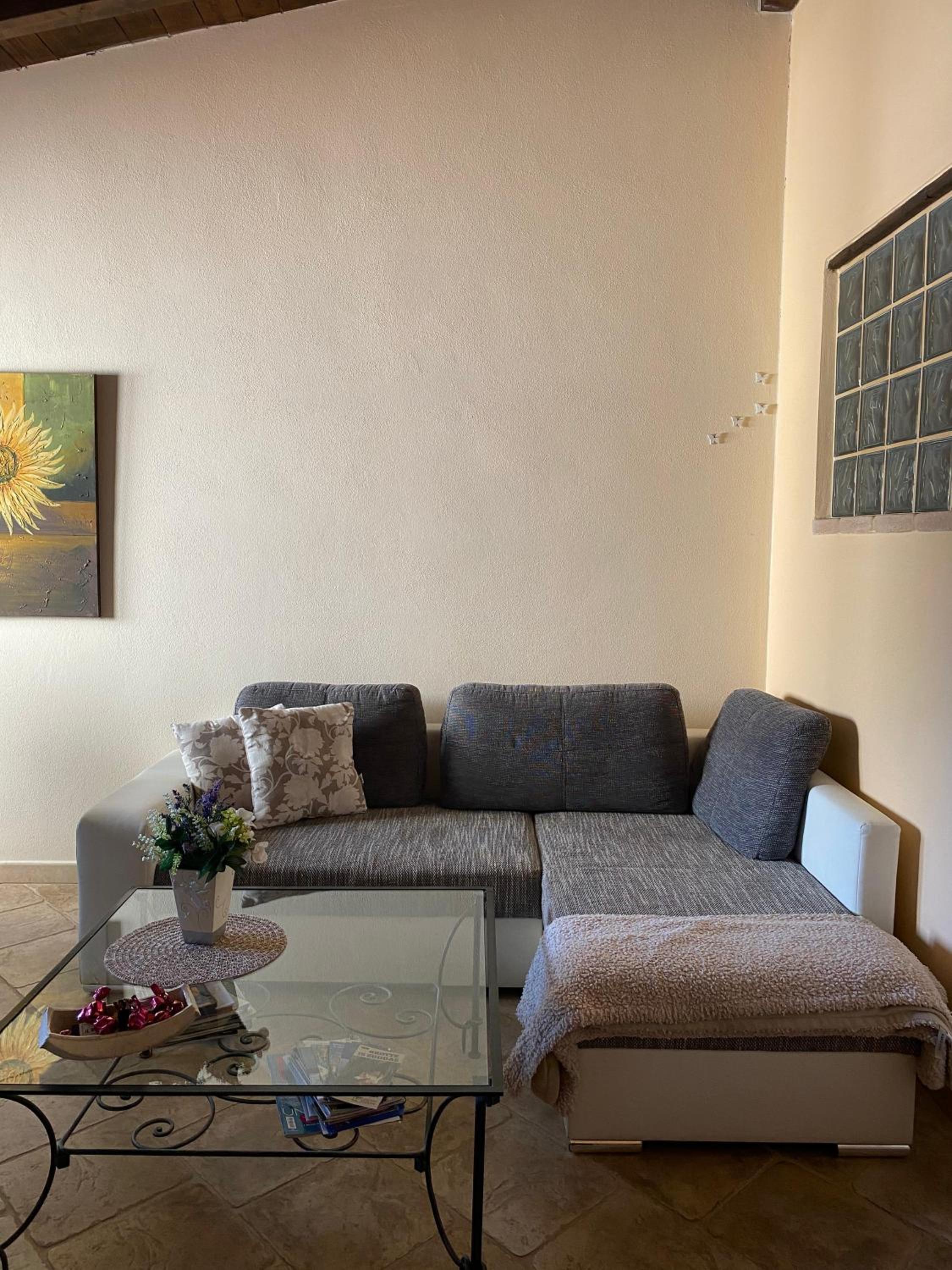 One-Bedroom Apartment photo 3