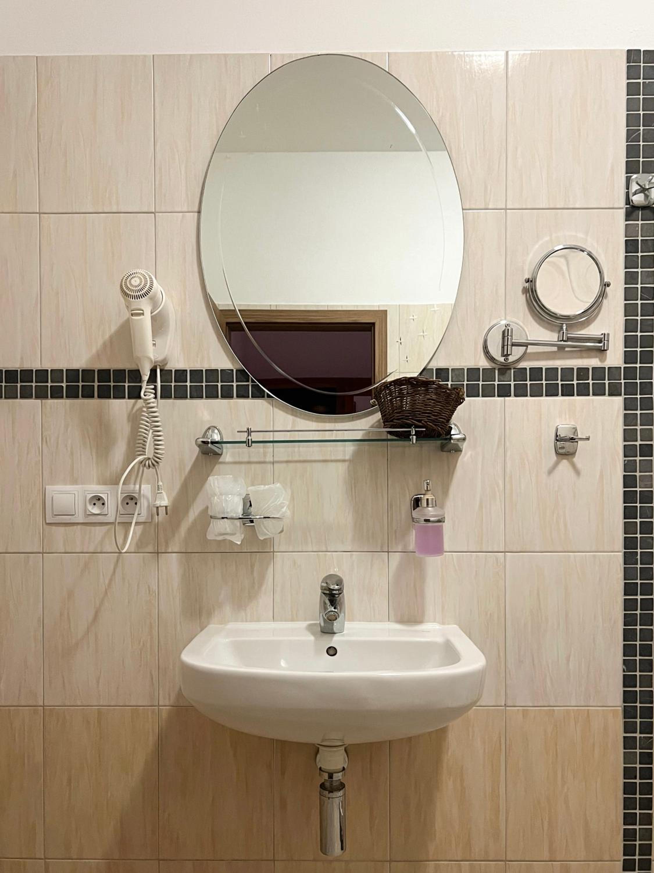 Triple Room - Photo 7