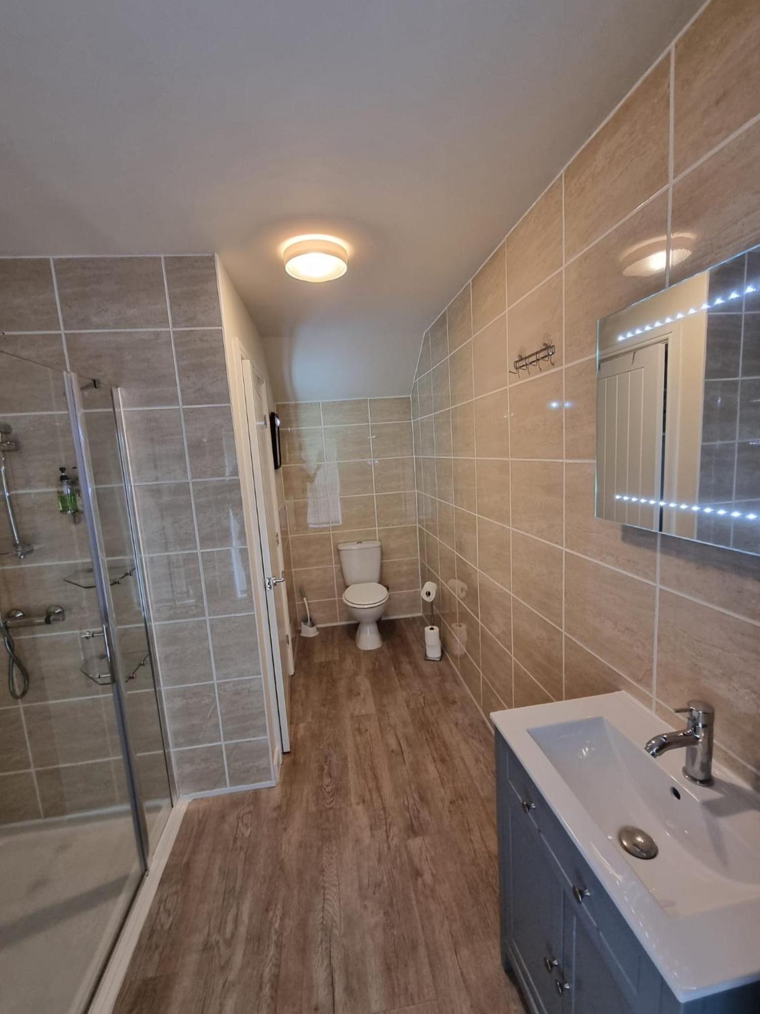Family Room with Private Bathroom - Photo 10
