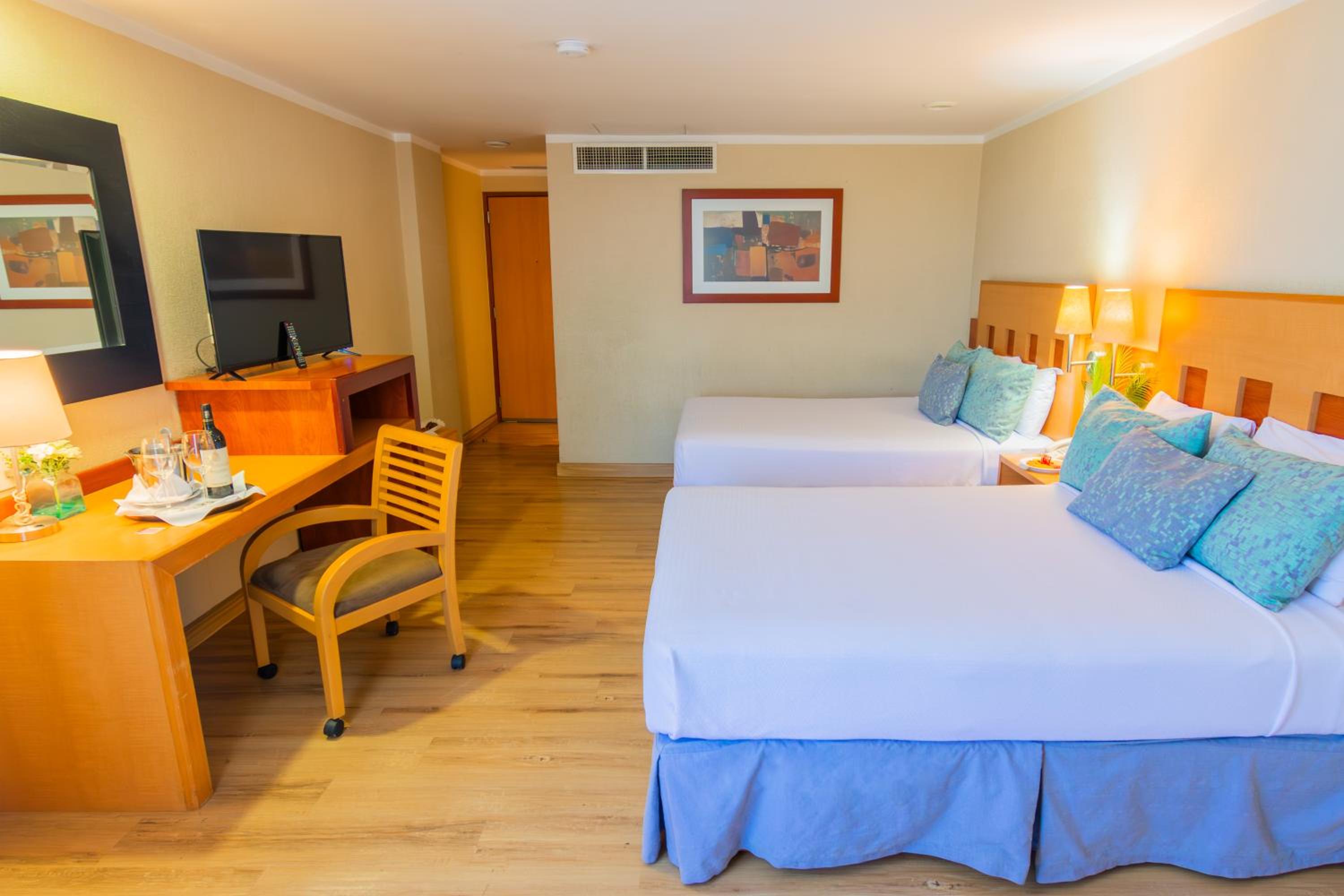 Double Room with Two Double Beds - Photo 4