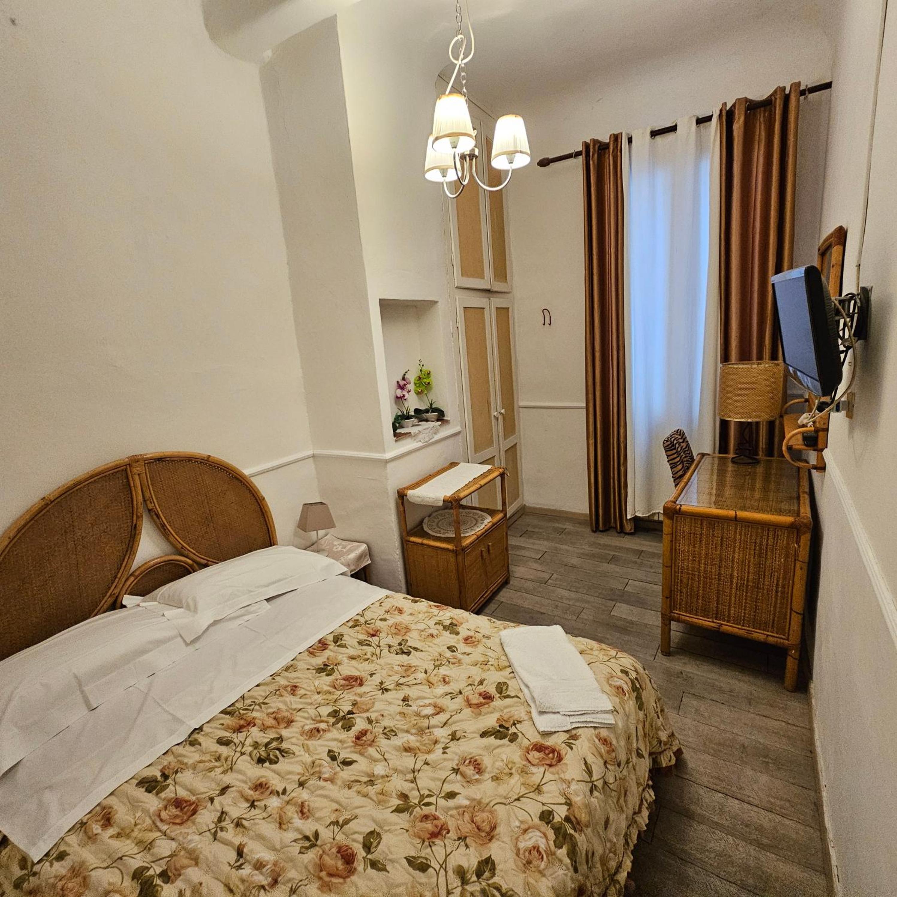 Small Double Room photo 2