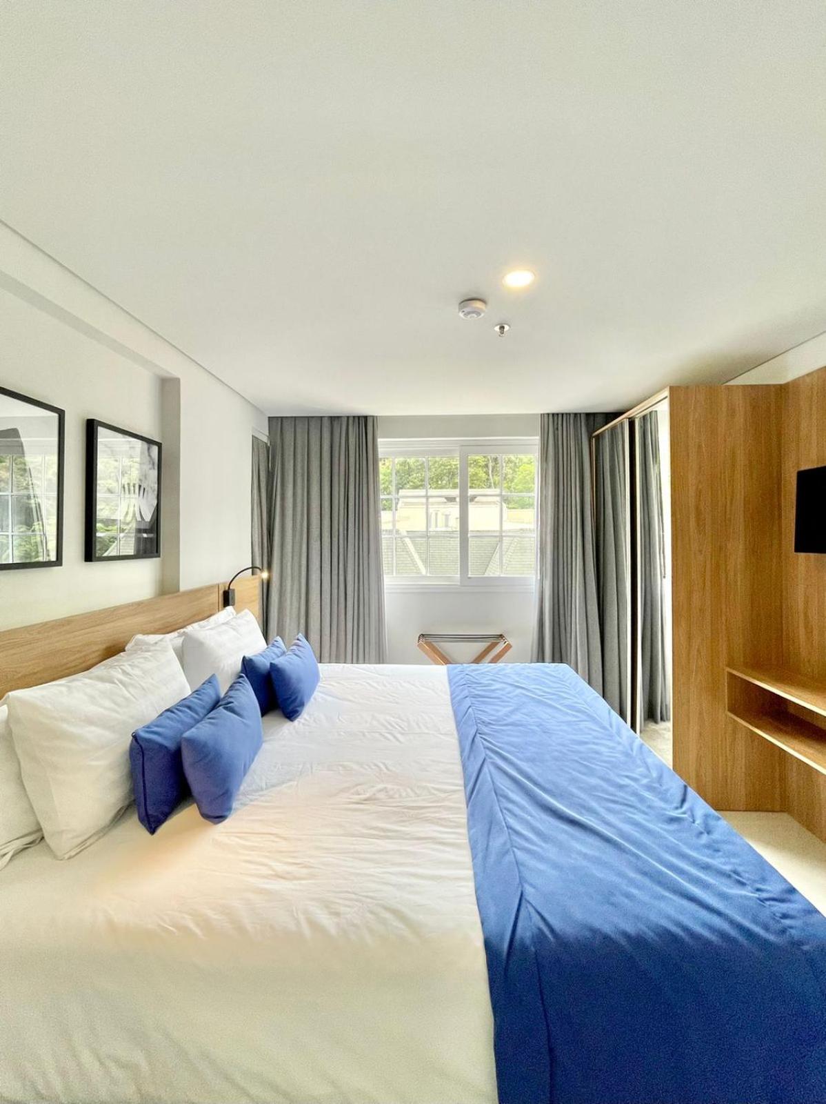 King Studio With Sofa Bed photo 3