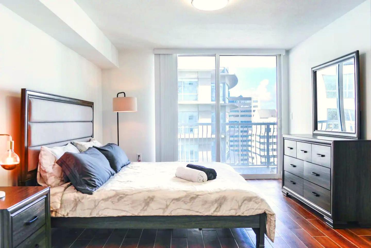 One-Bedroom Apartment photo 1